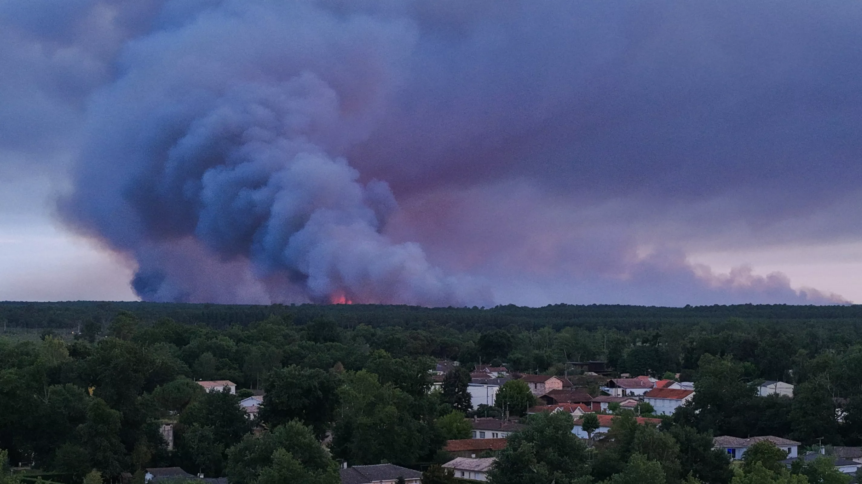 Incendie «XXL» en Gironde : à l’origine du feu, un chantier de débroussaillage sous une ligne électrique