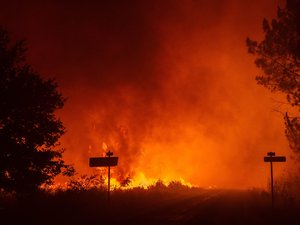 Incendies dans le Sud-Ouest : peut-on déclencher des pluies artificielles pour combattre les feux ?