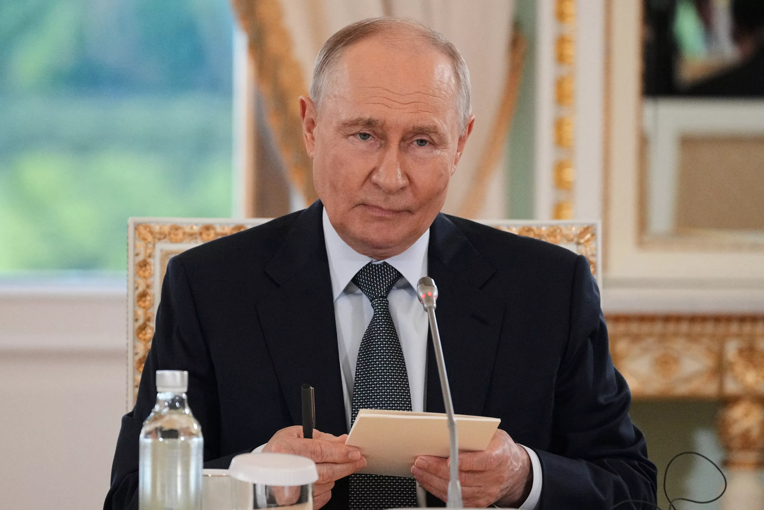 Interrogé sur un éventuel maintien au pouvoir jusqu’en 2036, Vladimir Poutine esquive la question