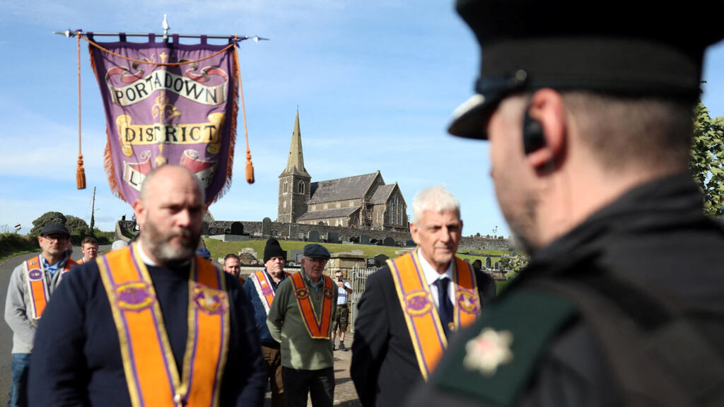 Irlande du Nord: vives tensions après le blocage d'une marche orangiste