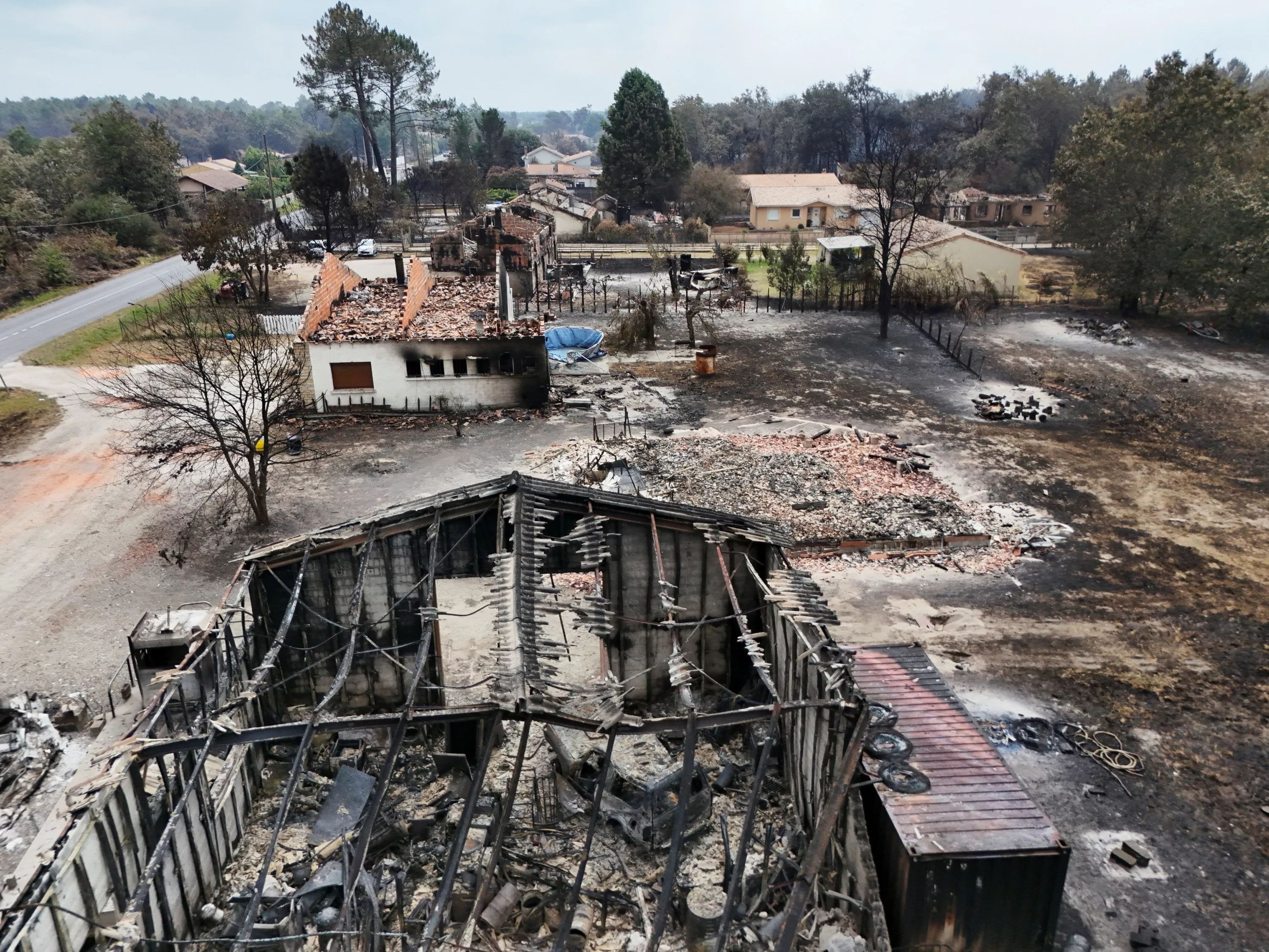 « J’en connais qui ne s’en remettront jamais » : au Porge ravagé par l’incendie, un paysage d’après-guerre