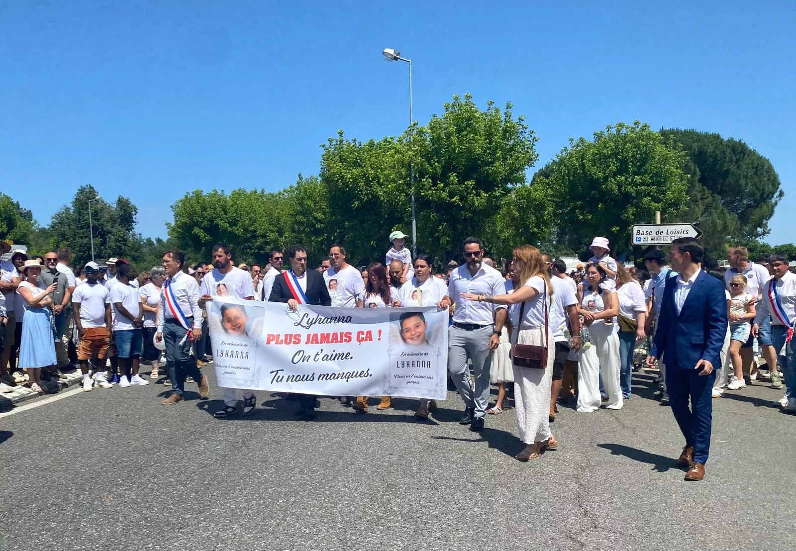 «Je trouve perturbant que la justice n’ait rien fait» : à Fleurance, l’émotion et la colère lors de la marche blanche en hommage à Lyhanna