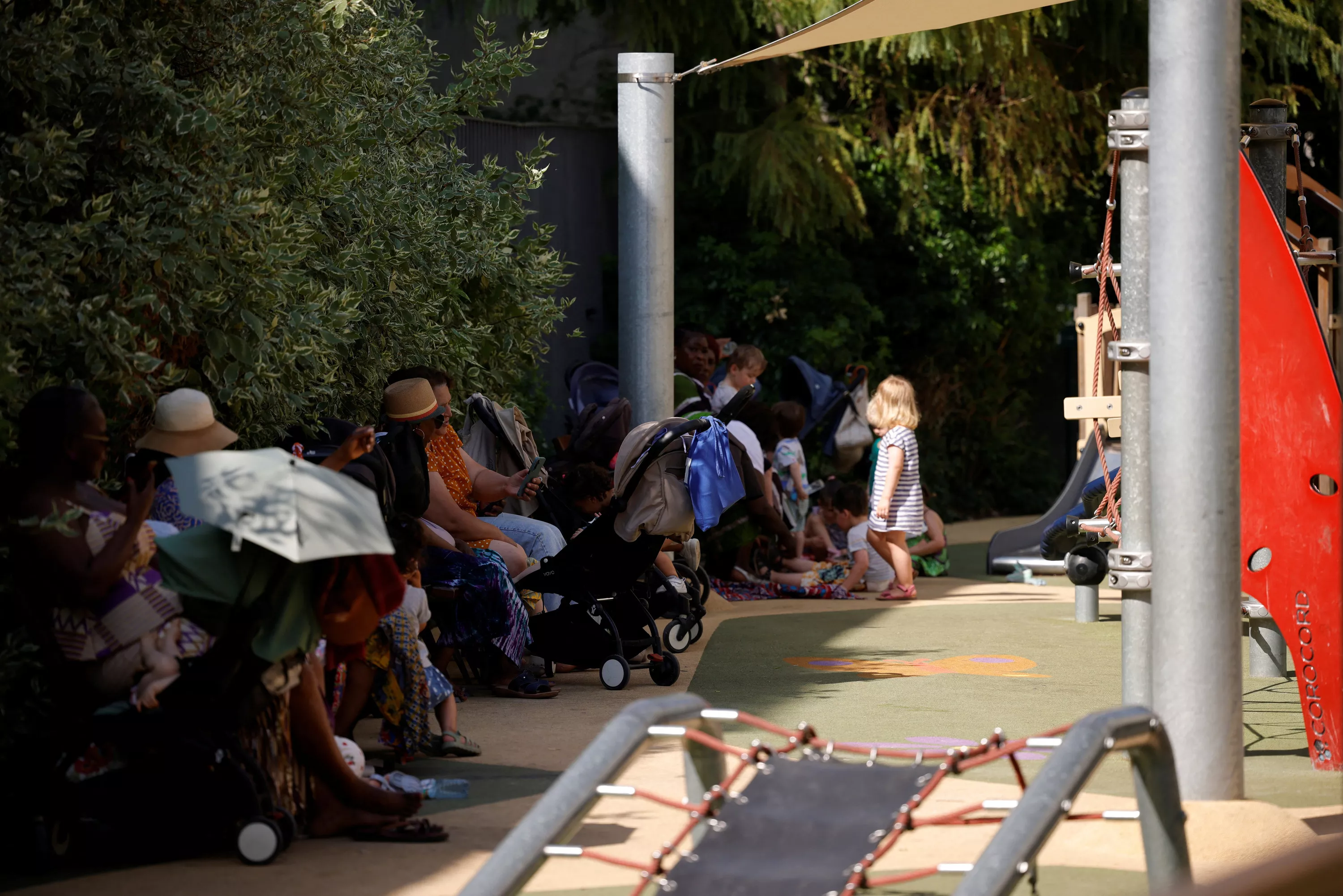 Jusqu’à 44°C attendus dans la journée, des nuits à 34°C en Île-de-France : suivez en cartes l’avancée de la vague de chaleur