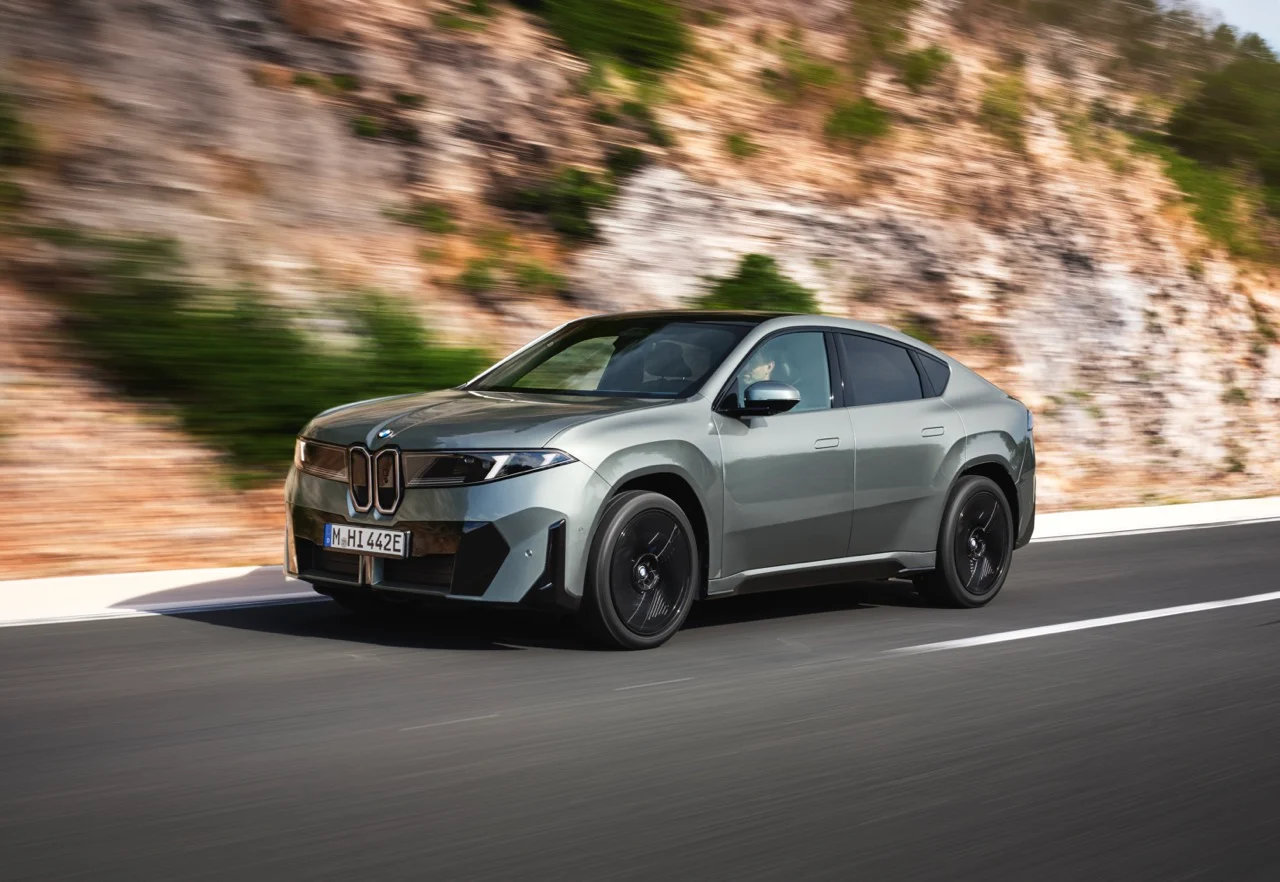 Jusqu’à 828 km d’autonomie : le nouveau BMW iX4 prend l’avantage sur ses concurrents