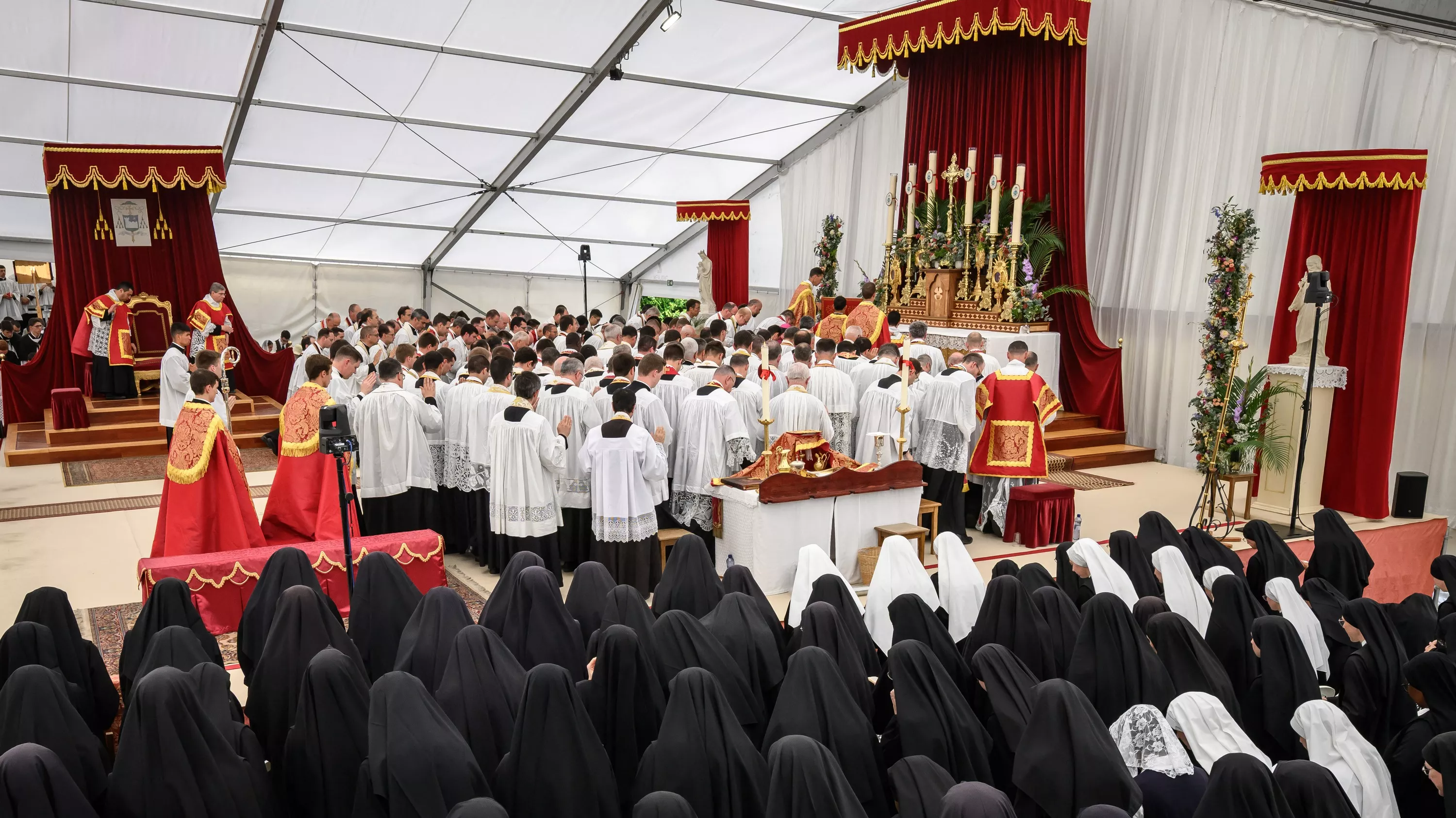« L’adhésion formelle à un schisme constitue une grave offense à Dieu » : Léon XIV face à la fronde des lefebvristes