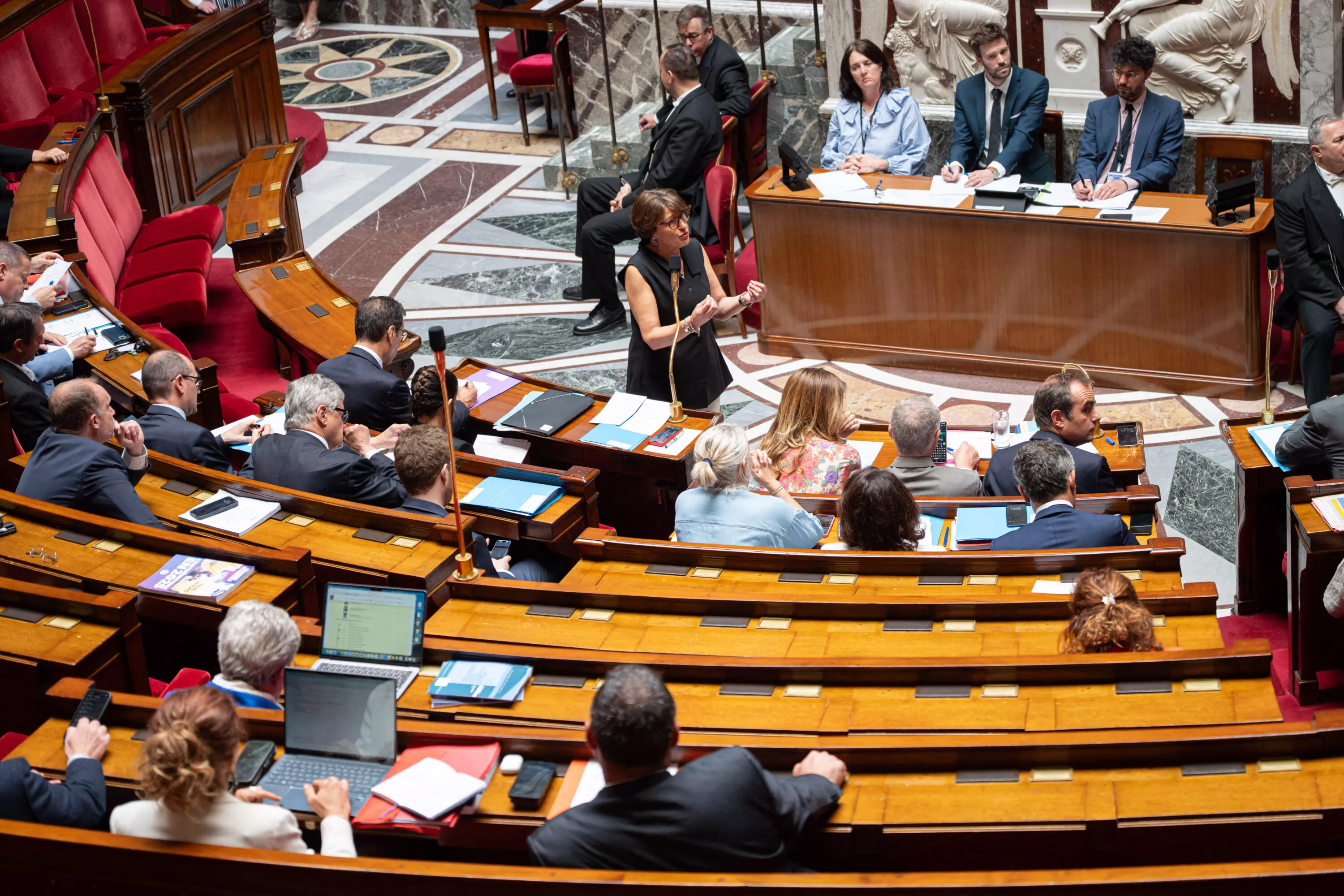 L’Assemblée adopte la loi d’urgence agricole et la réintroduction dérogatoire de pesticides