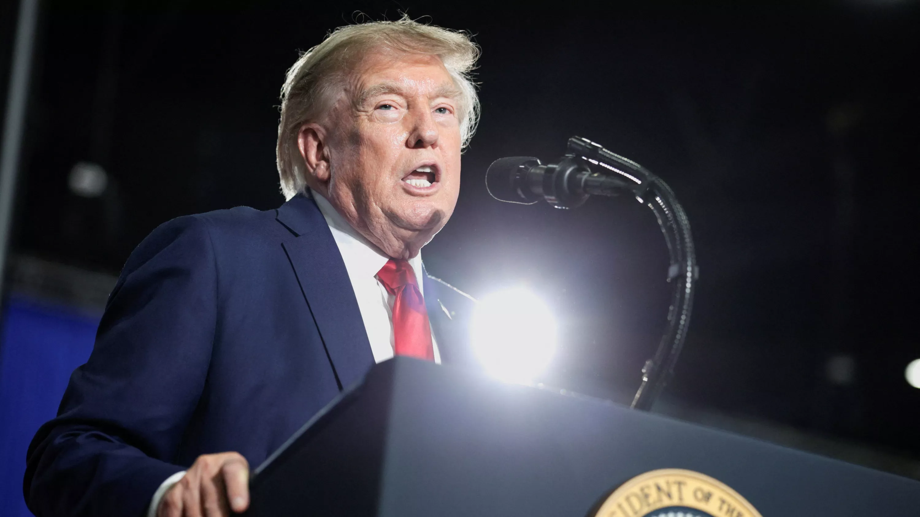 « L’échec en Iran va le hanter » : pour sortir de l’impasse, Donald Trump change de stratégie face à Téhéran