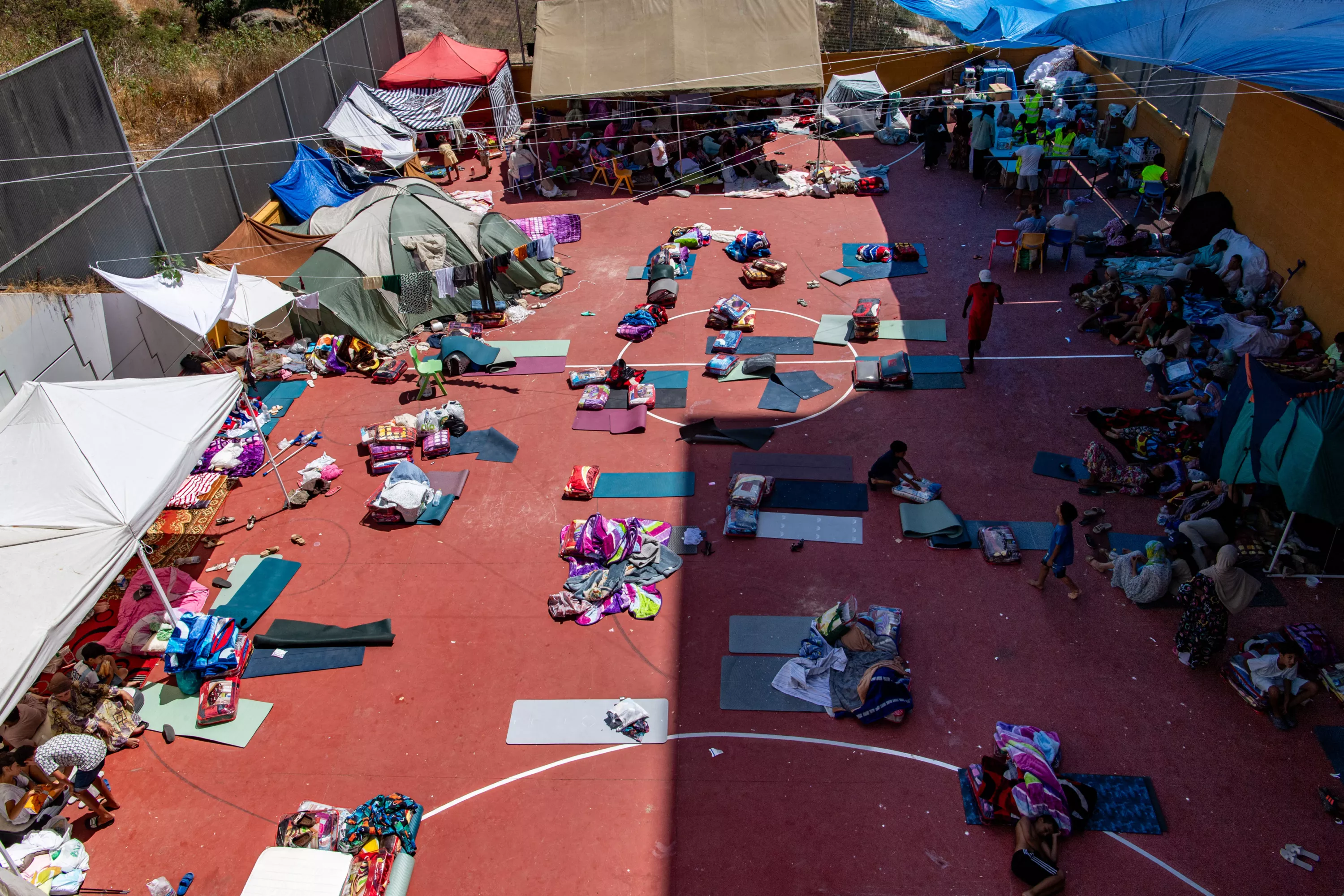 L'Espagne ouvre des centres d'accueil pour 1800 migrants à Ceuta, afin de soulager la crise humanitaire qui y sévit