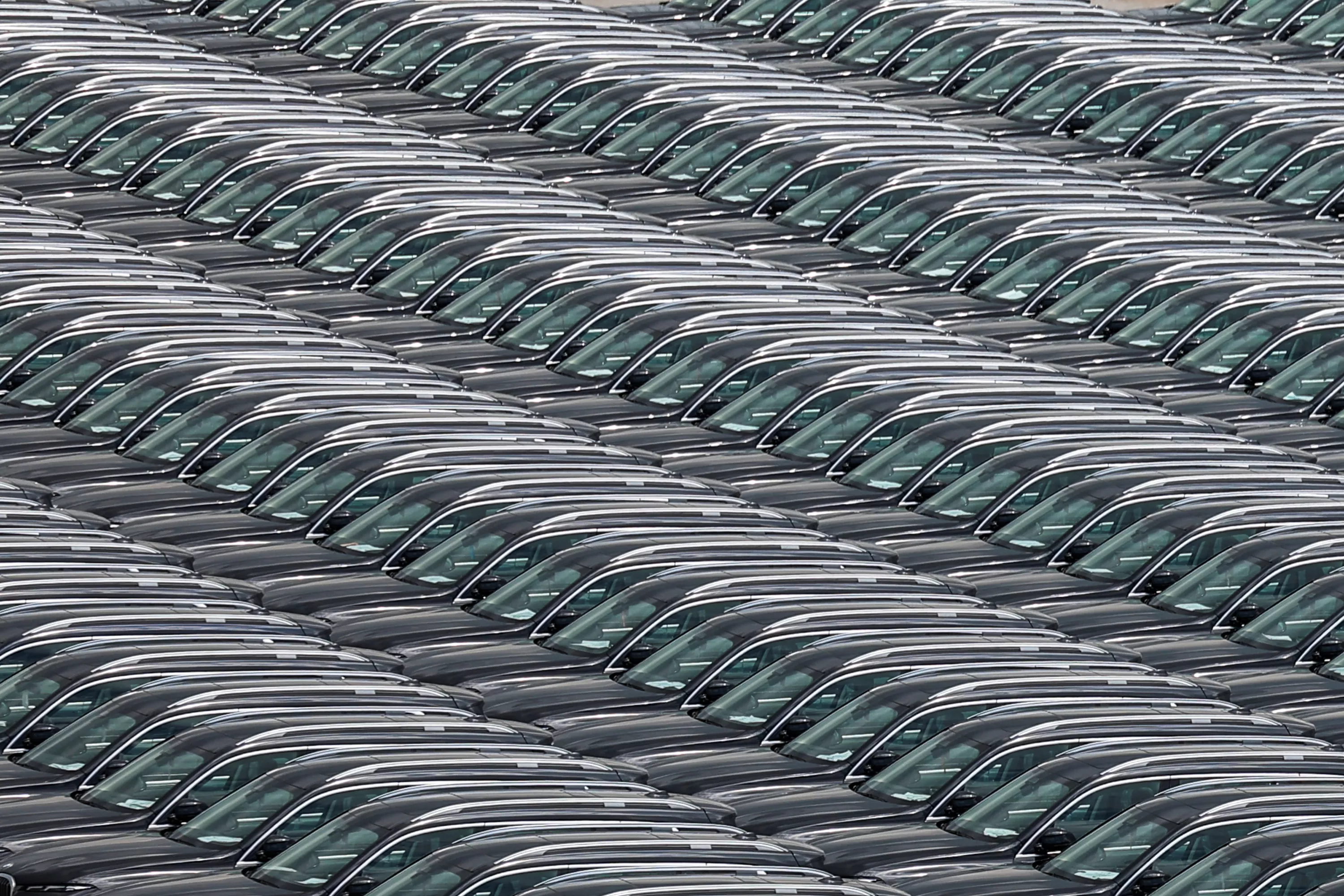 L’Europe accélère sur les véhicules électriques, les États-Unis freinent, la Chine reste leader