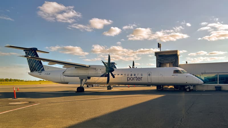 L'incident a retardé le vol au-delà de l’heure de fermeture de la piste à 00h30: un avion Porter Airlines n'a pas pu décoller car un enfant refusait de s'asseoir et de s'attacher