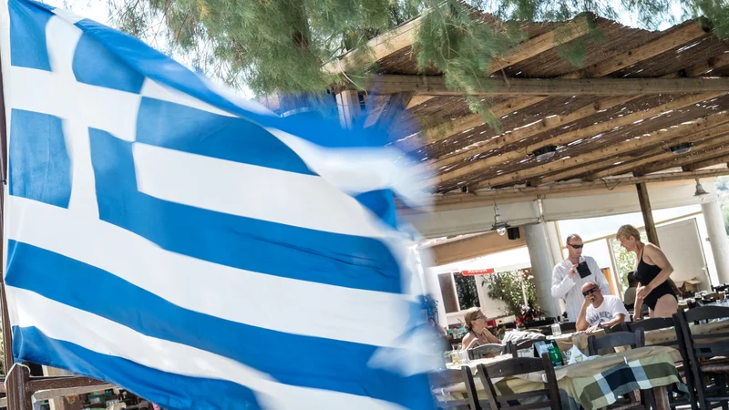 L'inflation dépasse les 3% en Grèce alors que le salaire minimum s'élève à 920 euros brut: le gouvernement baisse de près de 10% les prix de produits de supermarchés pour soutenir les ménages