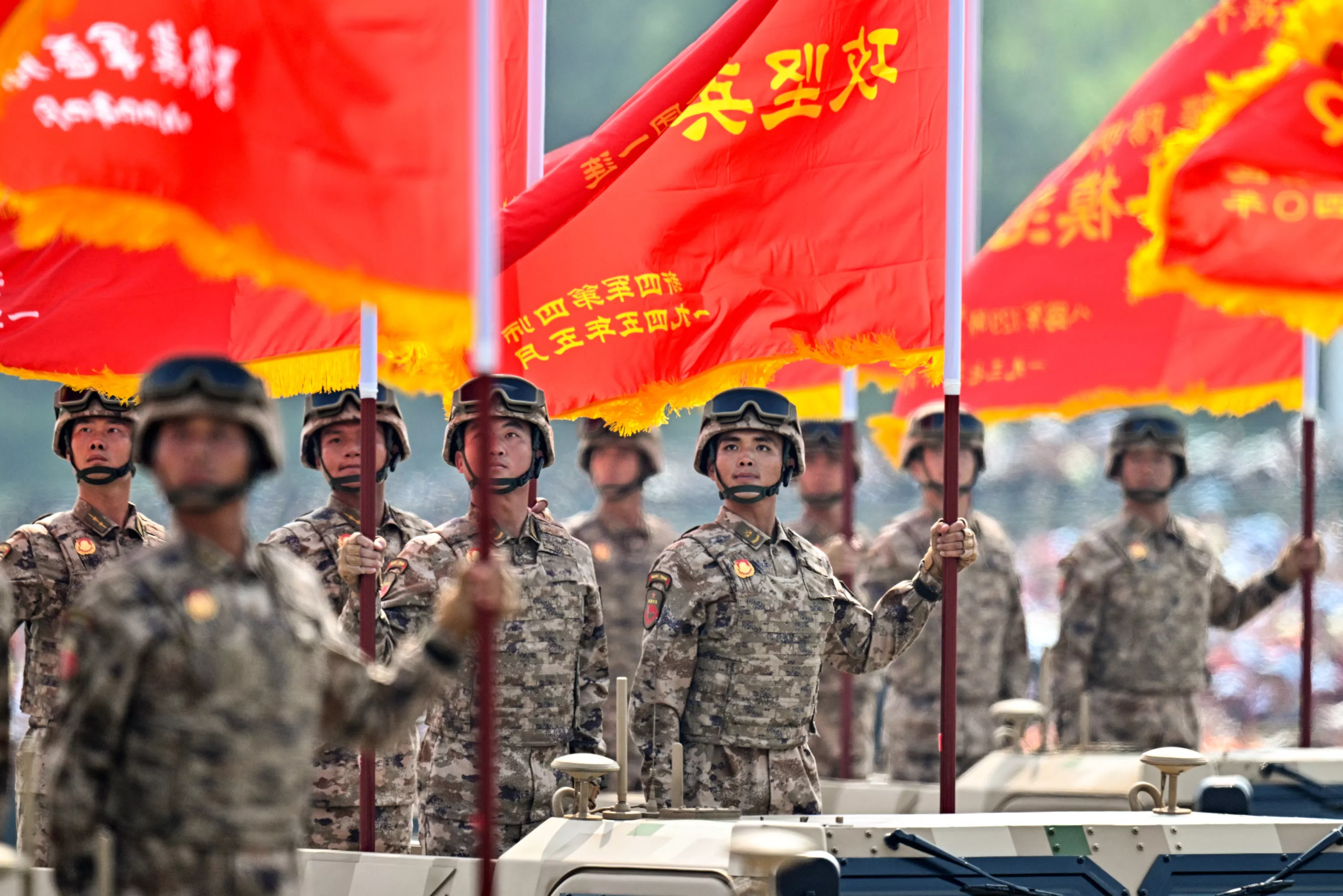 La Chine renforce ses capacités militaires en pillant les IA de la Silicon Valley, selon un rapport explosif