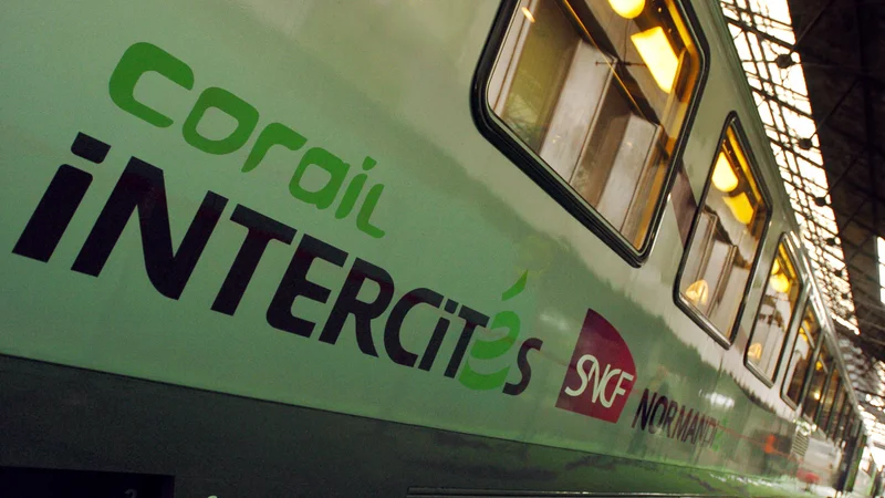 La locomotive de secours n'est jamais arrivée: un Intercités Limoges-Paris tombe en panne, la SNCF affrète des cars après 3h30 d'attente