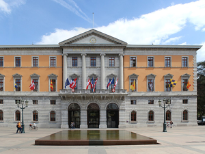 La mairie aurait fait razzia sur les journaux pour cacher le scandale : enquête pour viol ouverte après une plainte contre un élu municipal d’Annecy