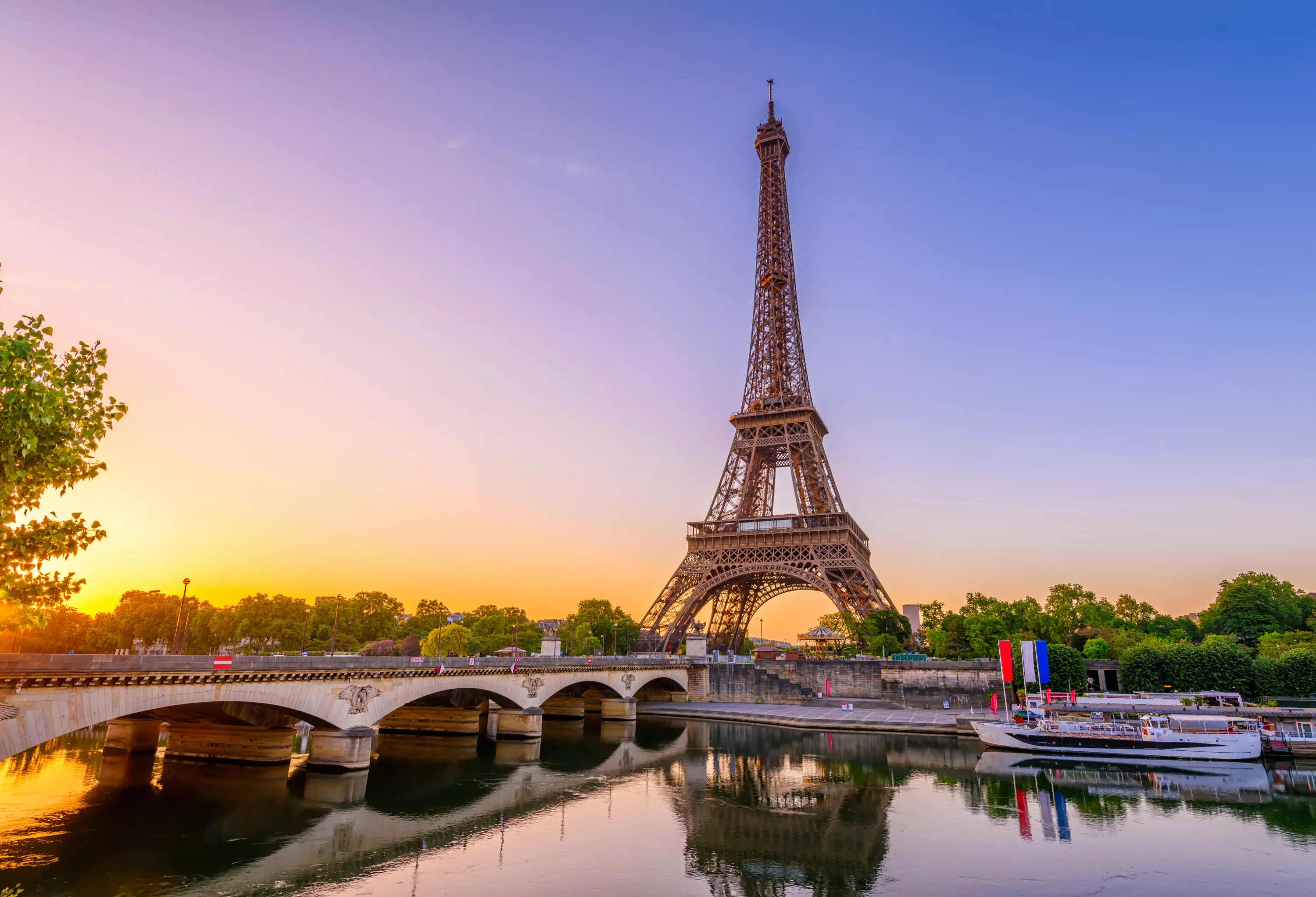 La tour Eiffel fermée en raison d’une grève contre la mise à l’écart du personnel féminin pour la visite d’un groupe hindou