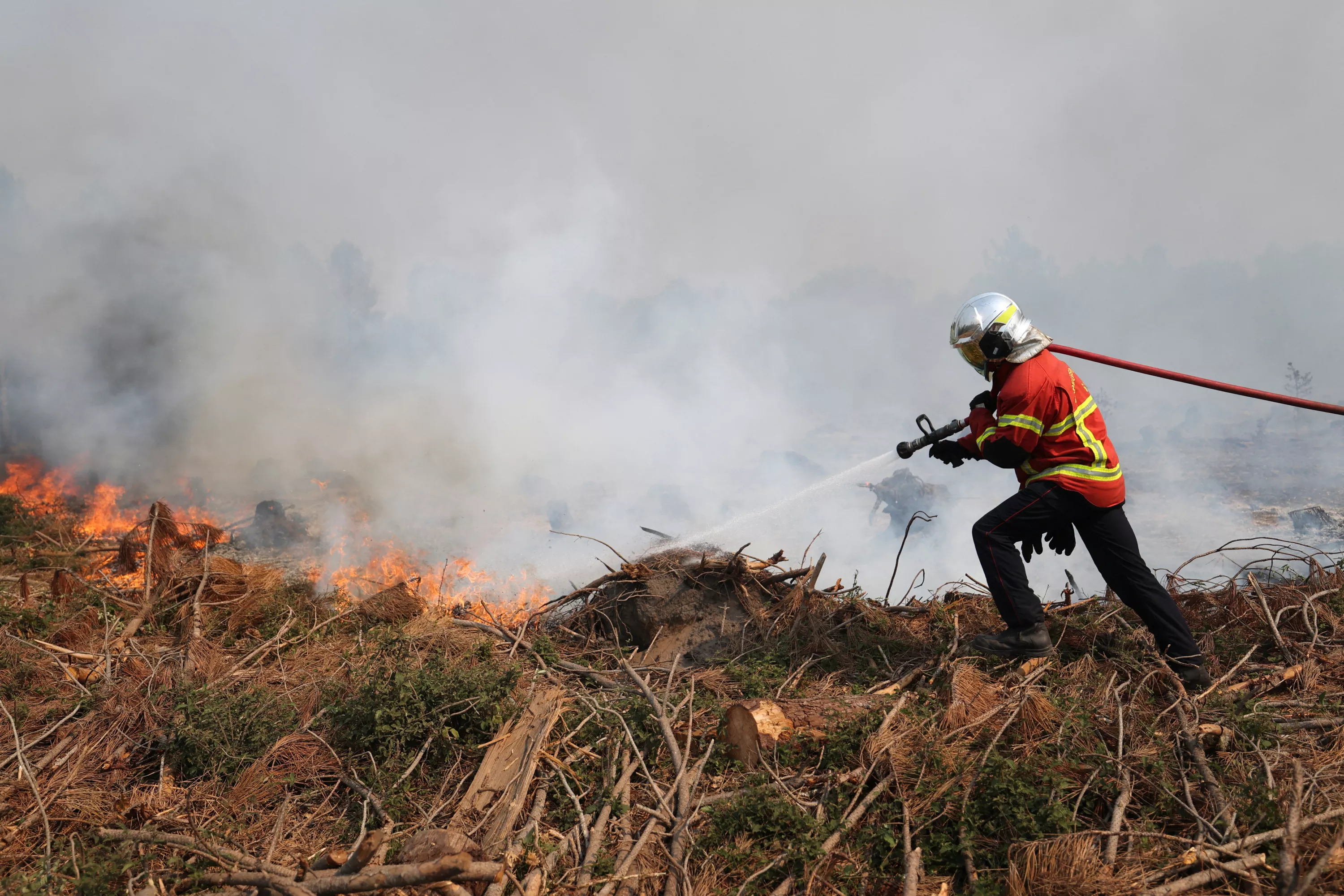 Landes : le feu qui a ravagé 1700 hectares est «fixé», la moitié des évacués vont pouvoir rentrer chez eux