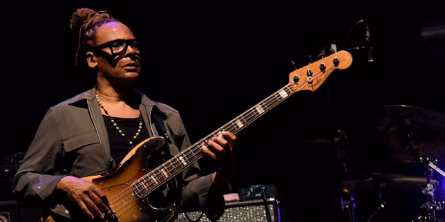 Le bassiste Michel Alibo fête ses 50 ans de carrière au New Morning