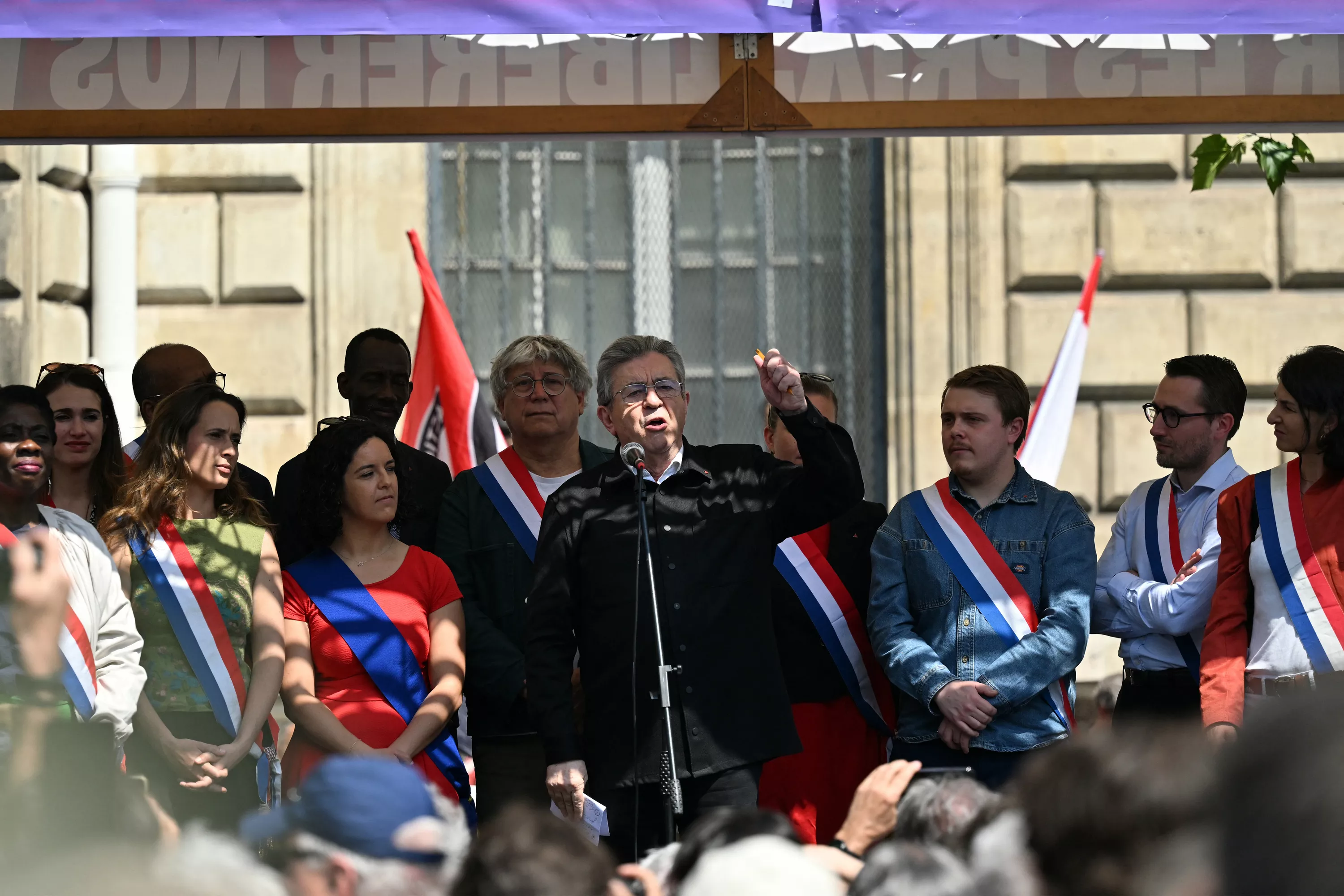 Le bruit, la fureur et le culte du chef : la campagne tambour battant de LFI pour conquérir l’Élysée