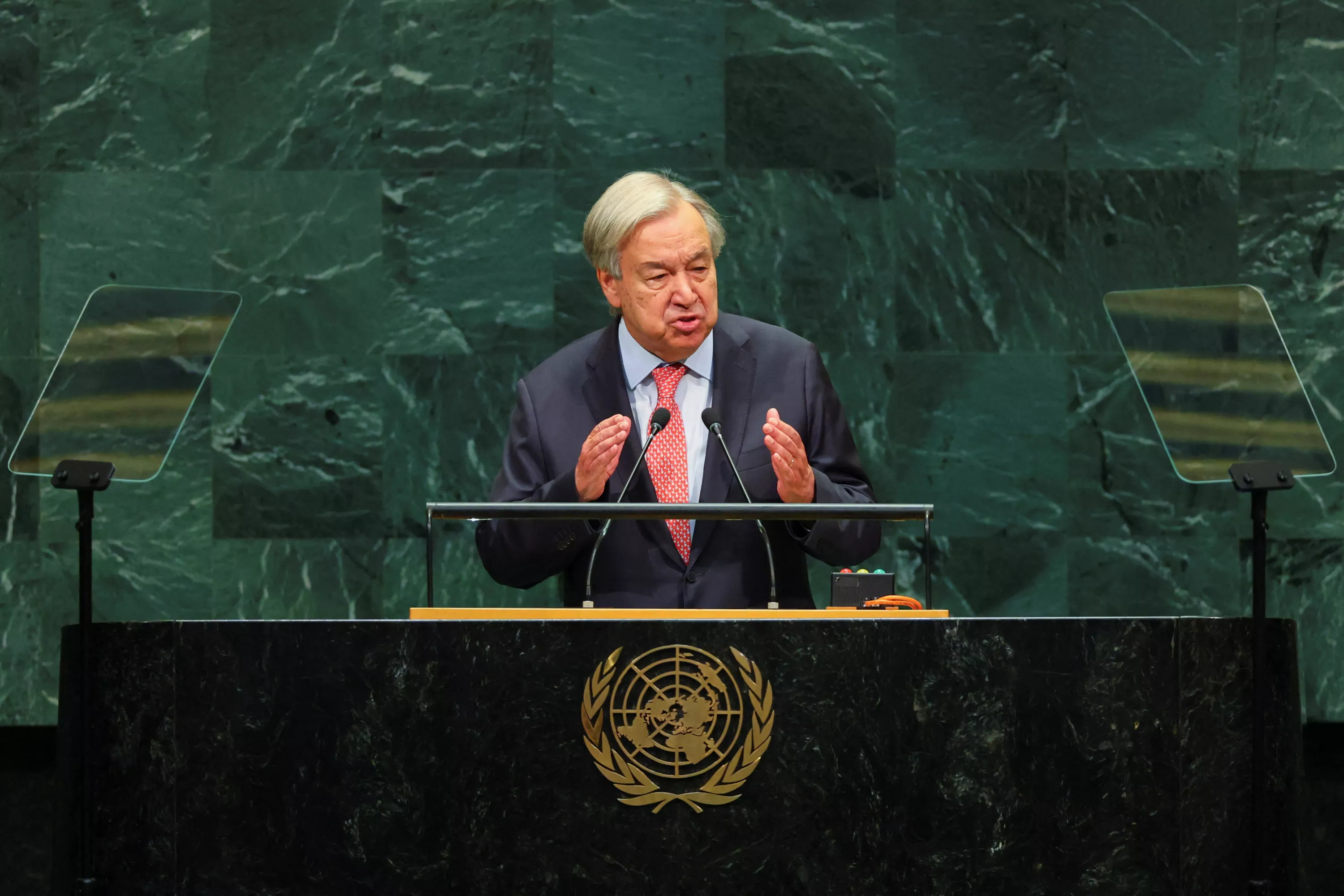 Le chef de l’ONU accuse les géants pétroliers d’avoir traité l’atmosphère comme «une décharge à ciel ouvert»