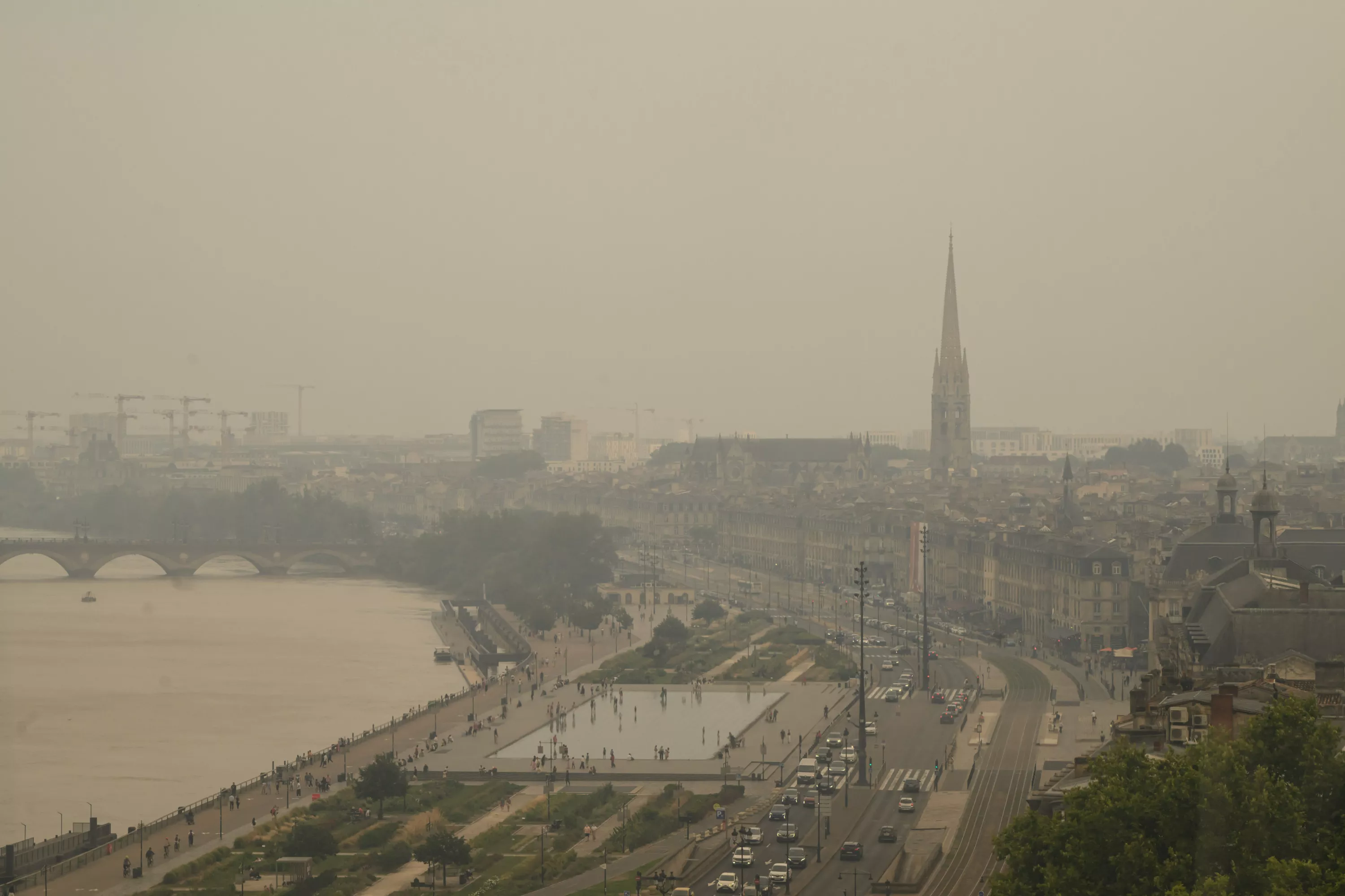 Le feu est à « 25 kilomètres » de Bordeaux : les grandes villes peuvent-elles vraiment brûler ?
