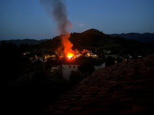 Le feu serait parti de son fauteuil électrique : la maison d’une septuagénaire détruite par les flammes dans les Hauts Cantons de l’Hérault