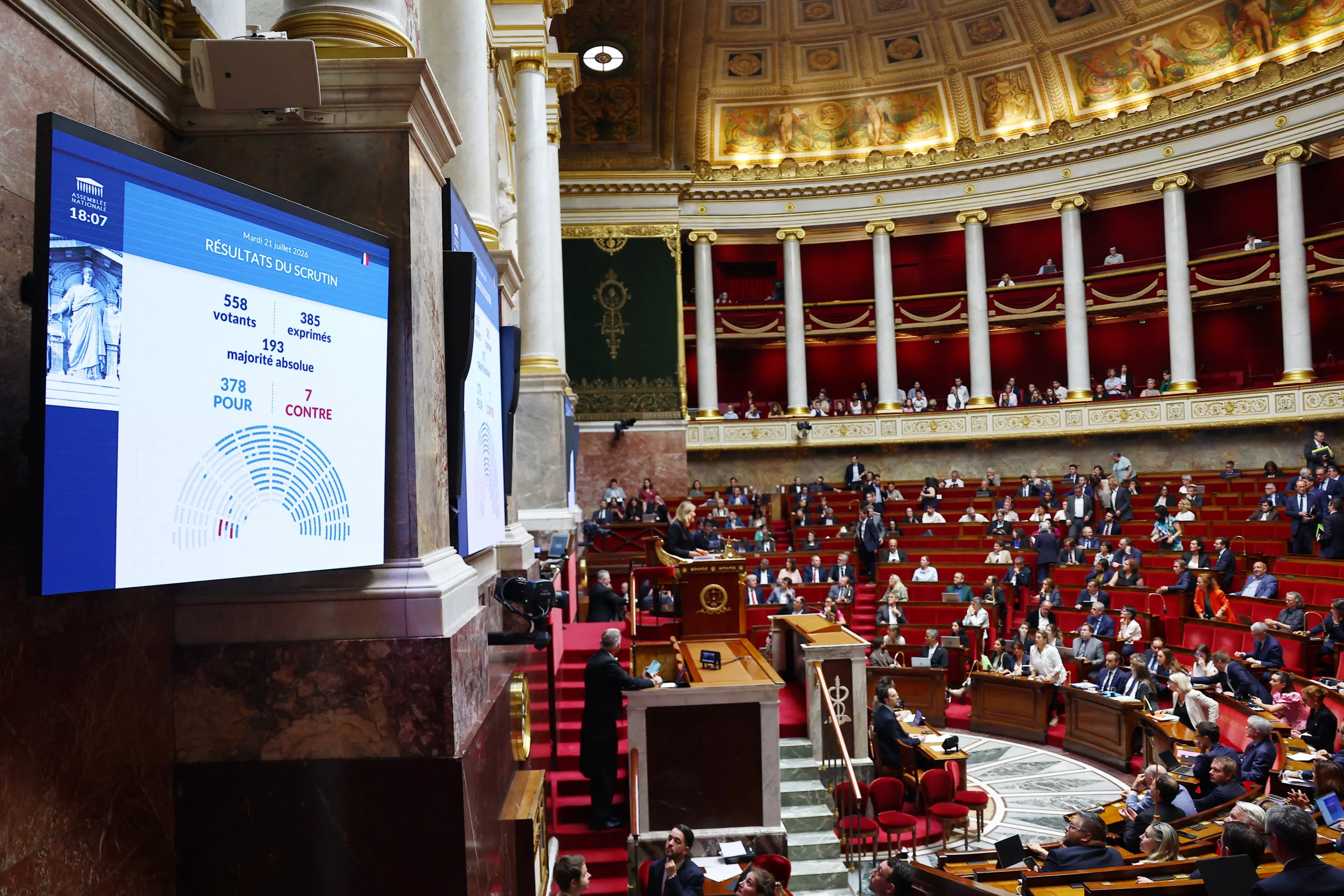 Le Parlement adopte définitivement la loi d’urgence agricole, avec son volet sur les pesticides