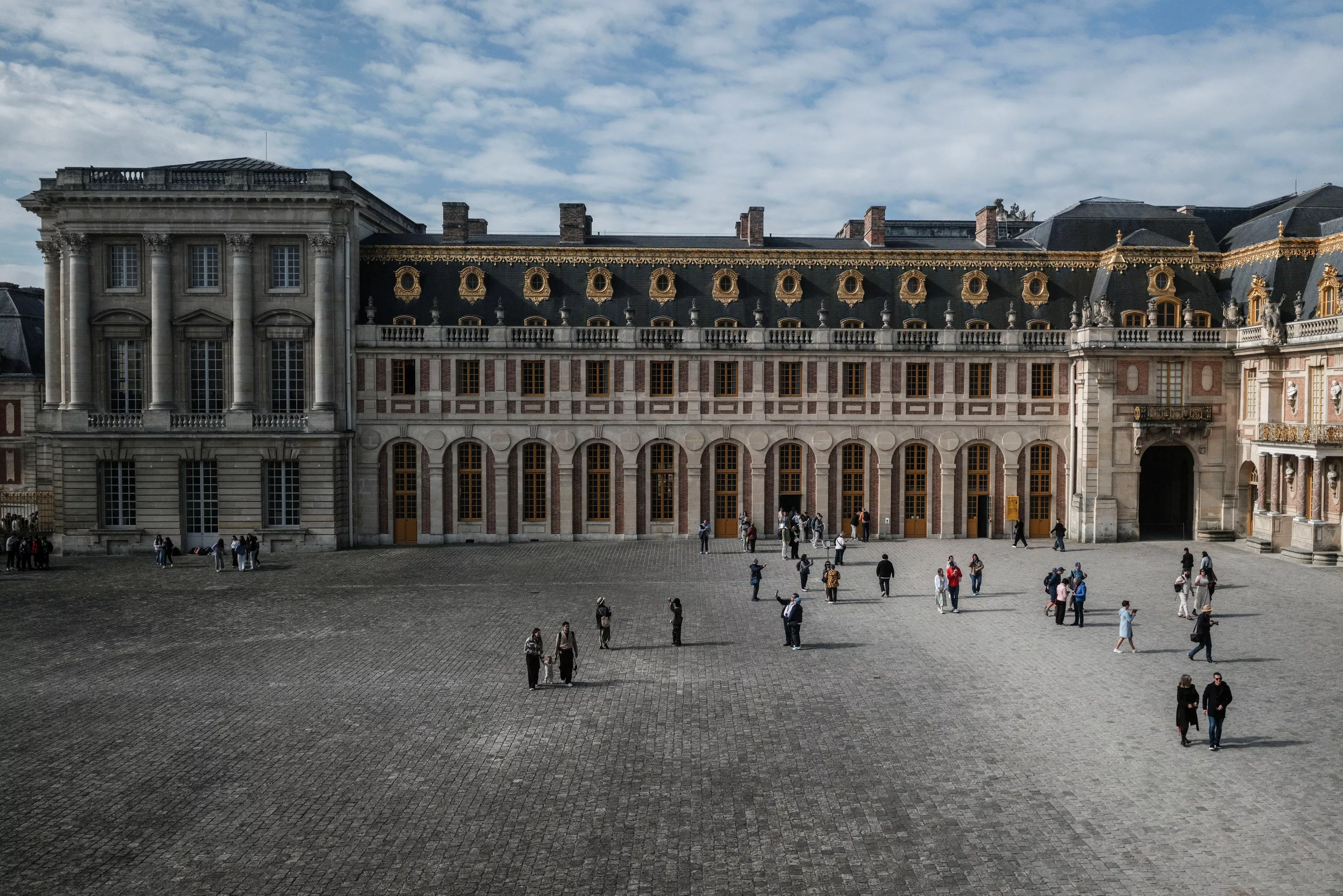«Le président de la République y travaille» : personne à la tête de Versailles depuis plus de trois mois, un parfum de malédiction