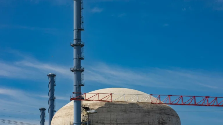 Les agents veulent conserver leur généreuse ristourne sur les factures d'électricité et de gaz: la centrale de Flamanville au ralenti en raison d'un mouvement de grève chez EDF