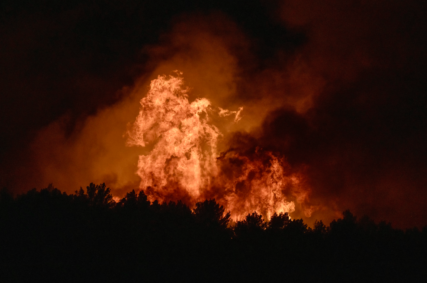 «Les flammes ont léché les murs de ma maison en dix minutes» : les images des incendies dévastateurs dans l’Aude