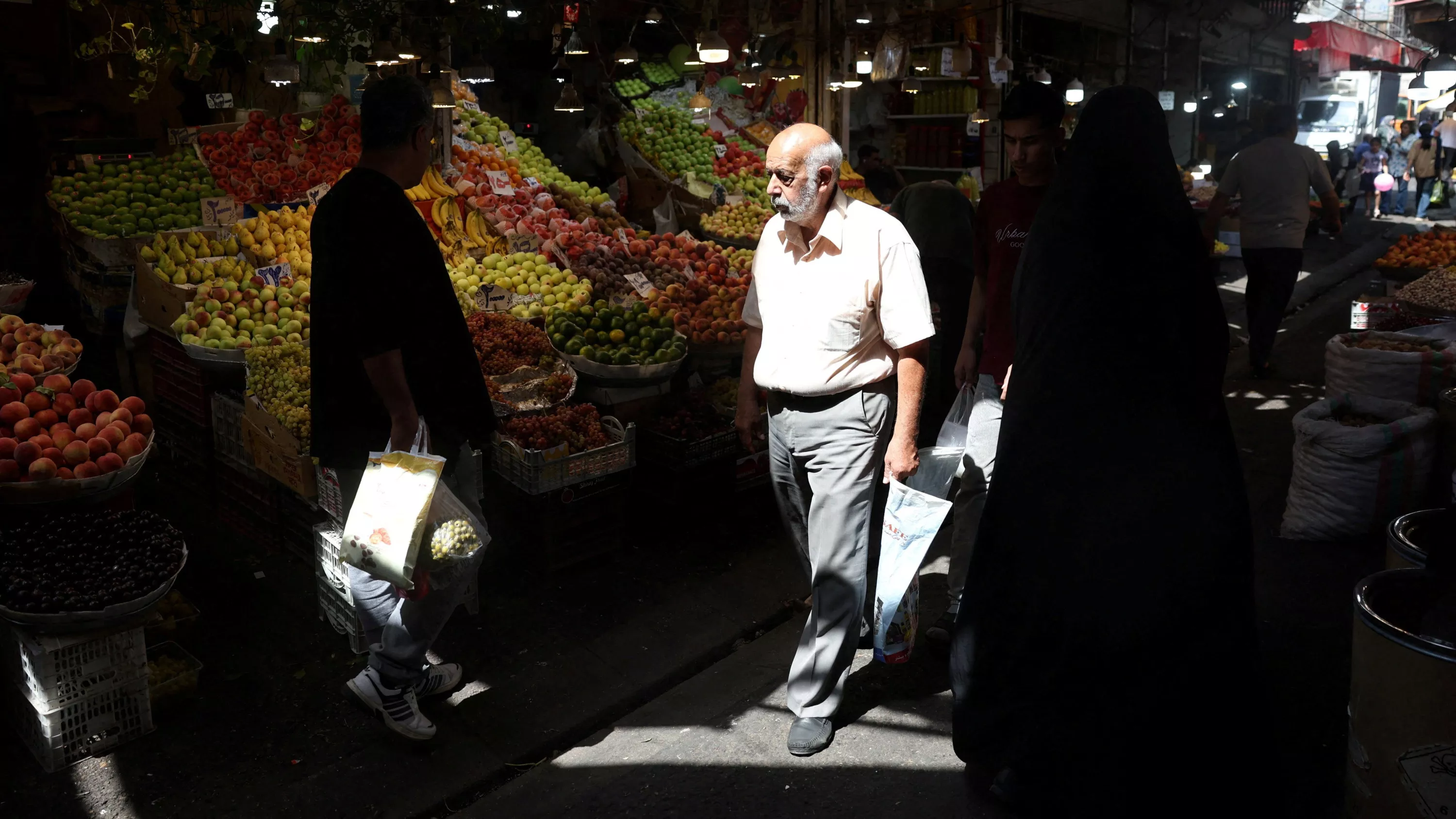 « Les gens n’ont plus d’argent » : les Iraniens en première ligne face aux sanctions américaines