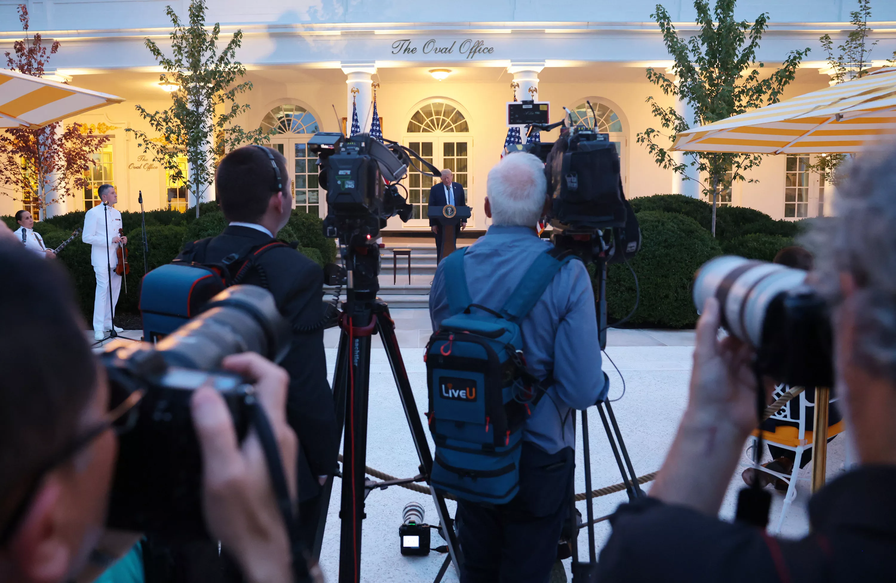 Les grandes chaînes américaines solidaires de CNN, écartée de la Maison-Blanche