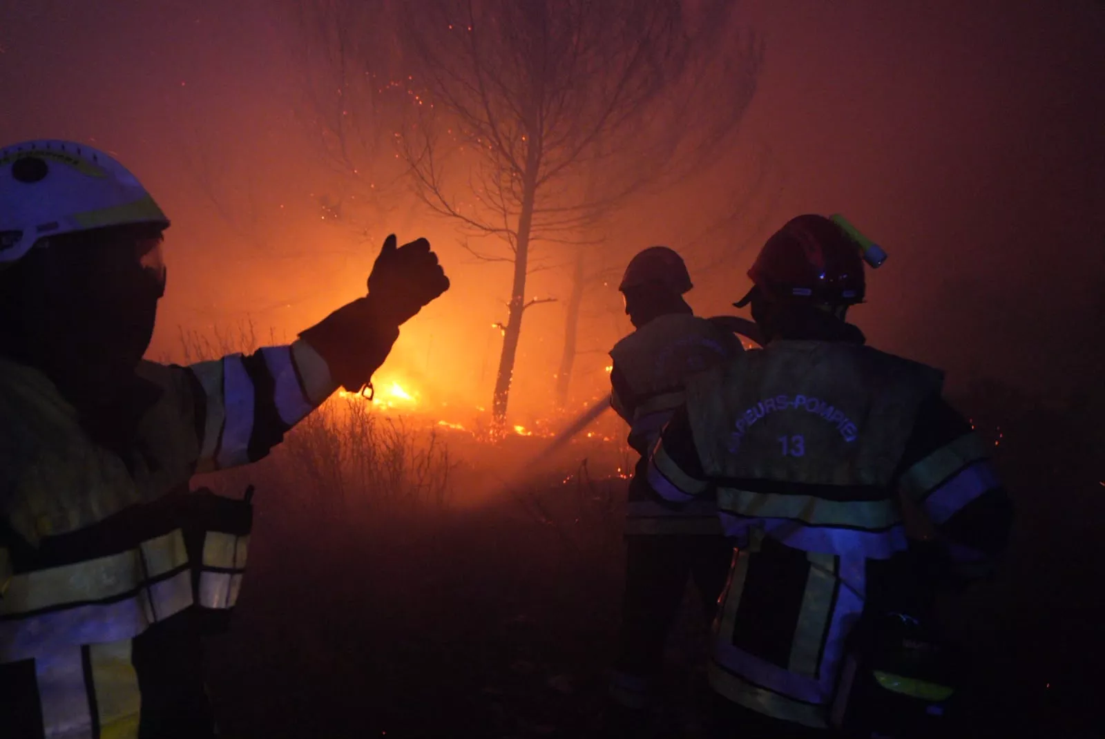 Les pompiers des Bouches-du-Rhône privés de Canadairs en plein incendie ? La note de service qui interroge