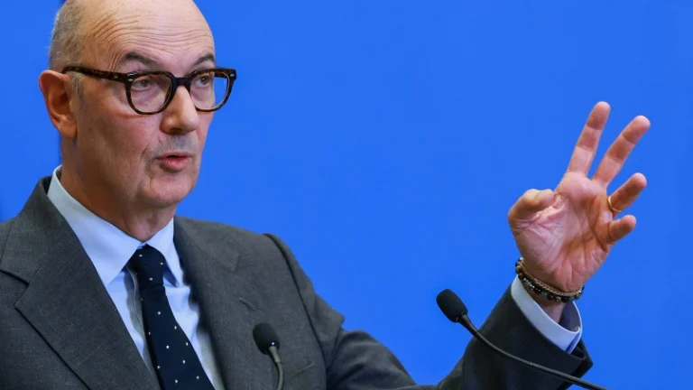 Les taux d'emprunt de la France s'envolent mais Roland Lescure assure que la signature du pays