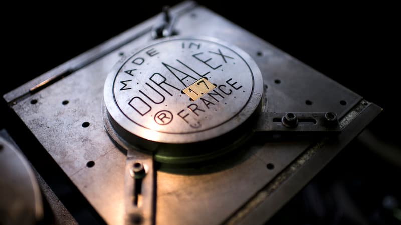 Les verres Duralex seront-ils sauvés? Trois candidats ont déposé des offres de reprise pour la verrerie en redressement judiciaire, mais la date limite a été encore prolongée d'un mois
