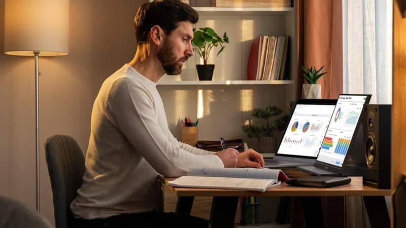 Loin des yeux, loin du cœur des managers... Près de 2 salariés français sur 3 se sont déjà rendus au bureau avant tout pour être (bien) vus (on promeut moins ceux qui sont en télétravail)