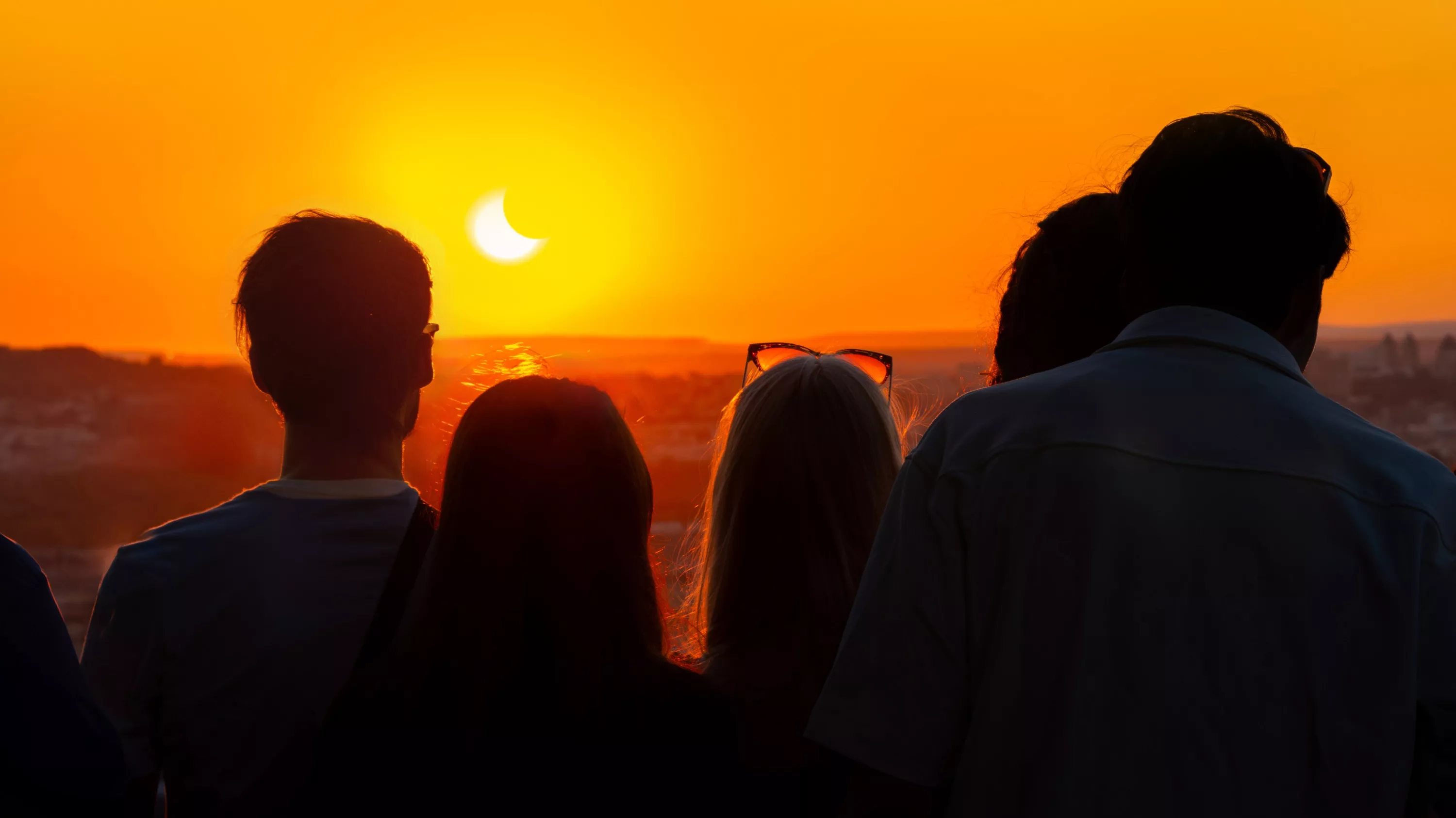 Lunettes, heures, sites d’observation... Comment se préparer au mieux à l’éclipse de Soleil du 12 août ?