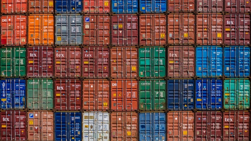 Malgré les droits de douane, la Chine approvisionne toujours plus l'Amérique: ses exportations vers les États-Unis ont bondi de 14% en juin