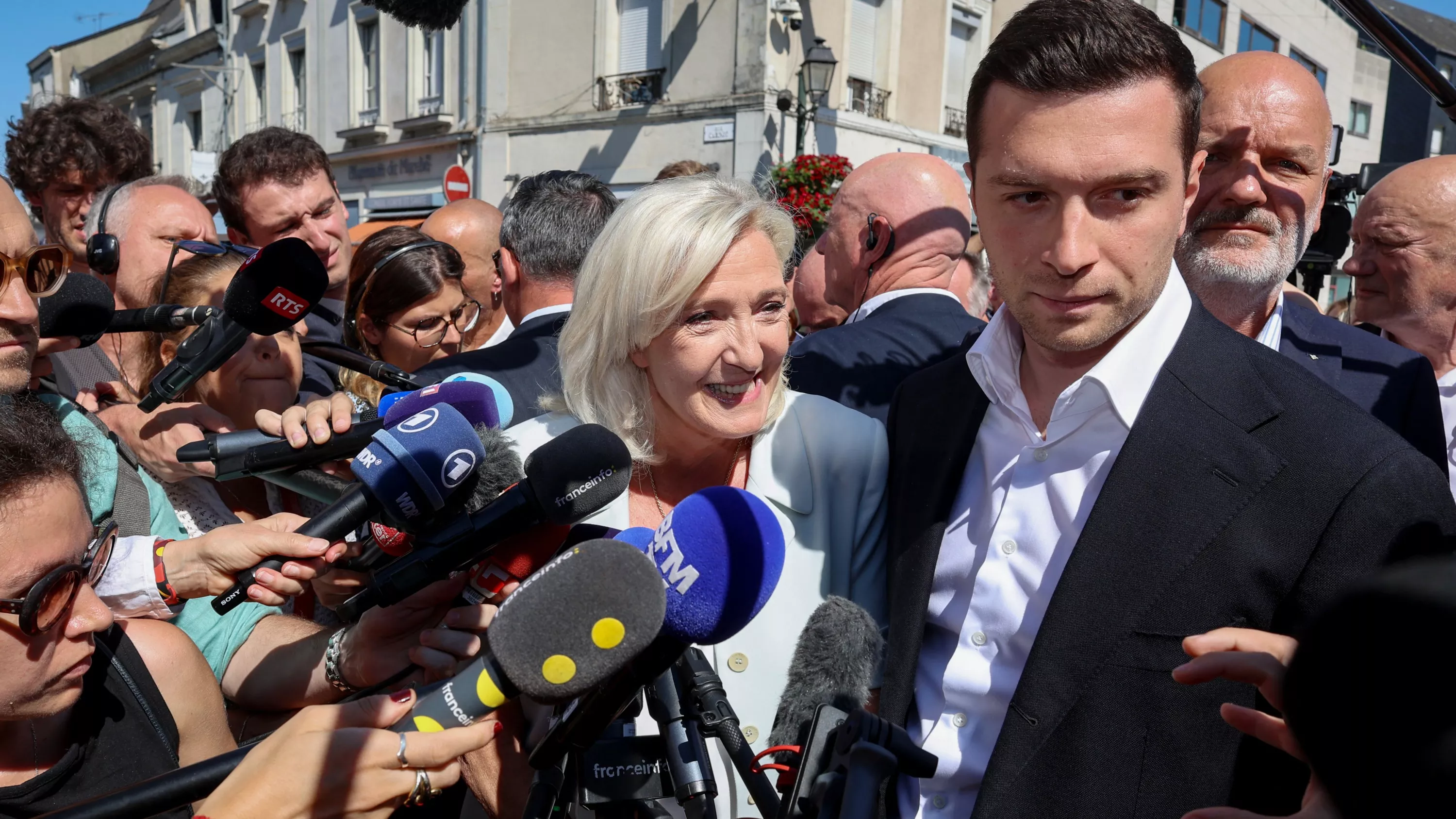 «Marine est géniale, mais Jordan rassemblerait mieux» : à Hénin-Beaumont, fief du RN, le dilemme des électeurs