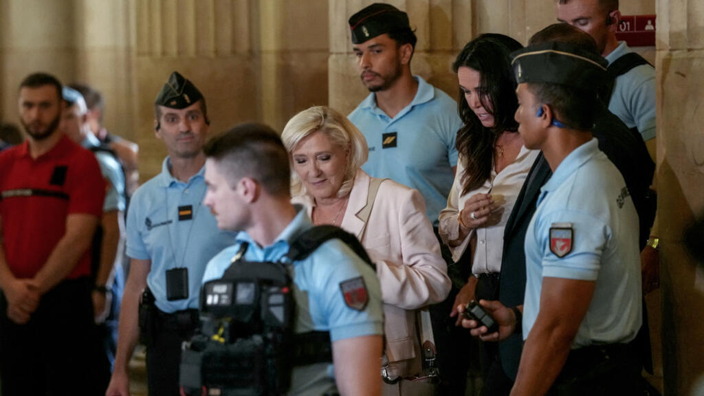 Marine Le Pen condamnée mais candidate à la présidentielle de 2027 en France: le pari risqué du «Phénix»