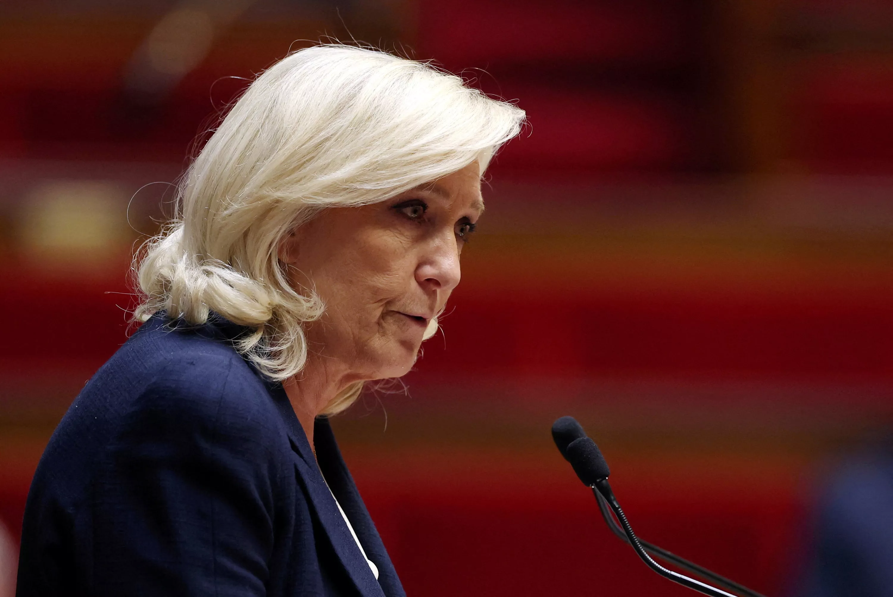 Marine Le Pen finalement candidate en 2027 : la théorie qui fait frémir d’Édouard Philippe à Jean-Luc Mélenchon