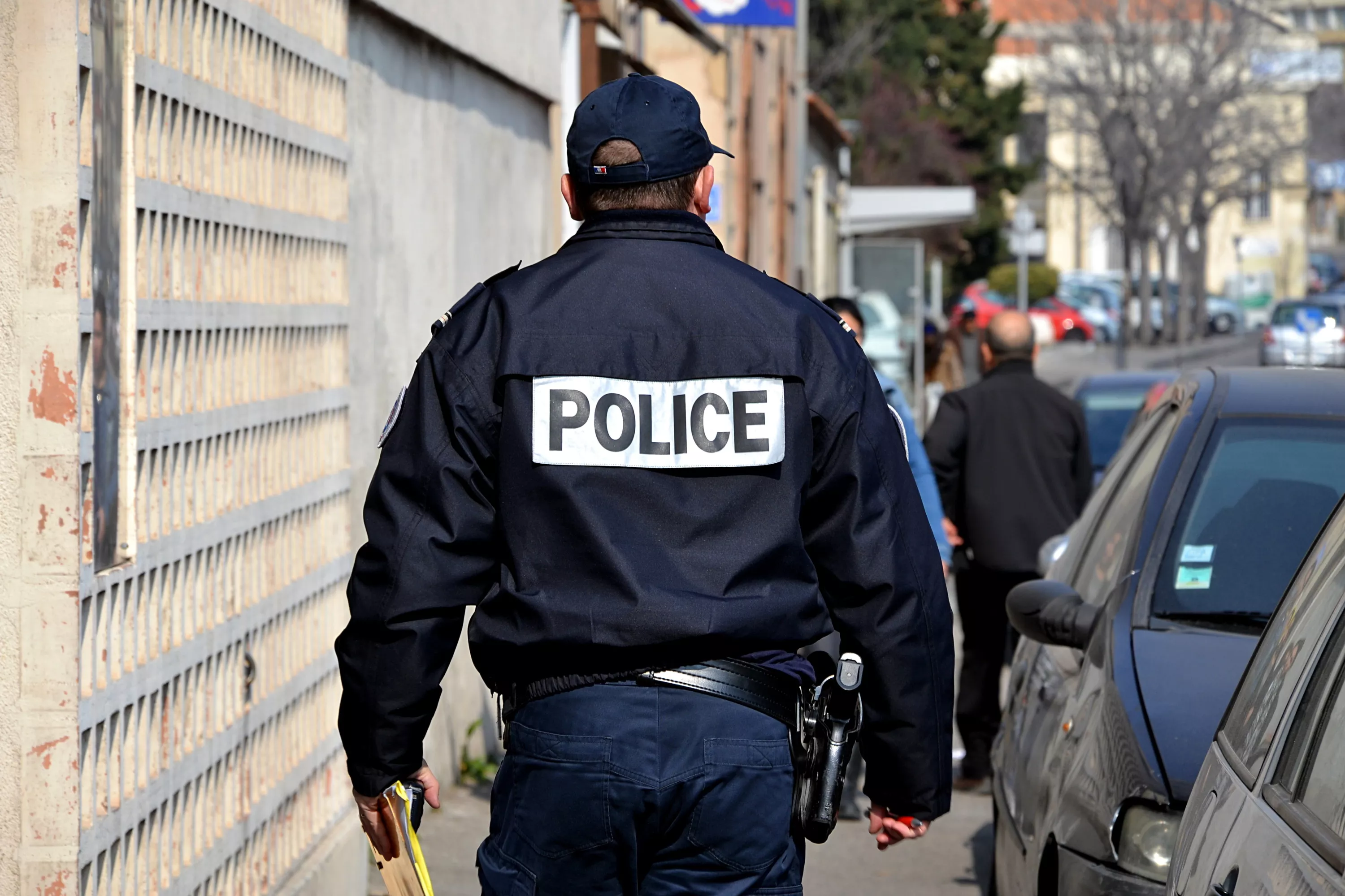 Marseille : un policier blessé à la tête par des manifestants devant un lycée