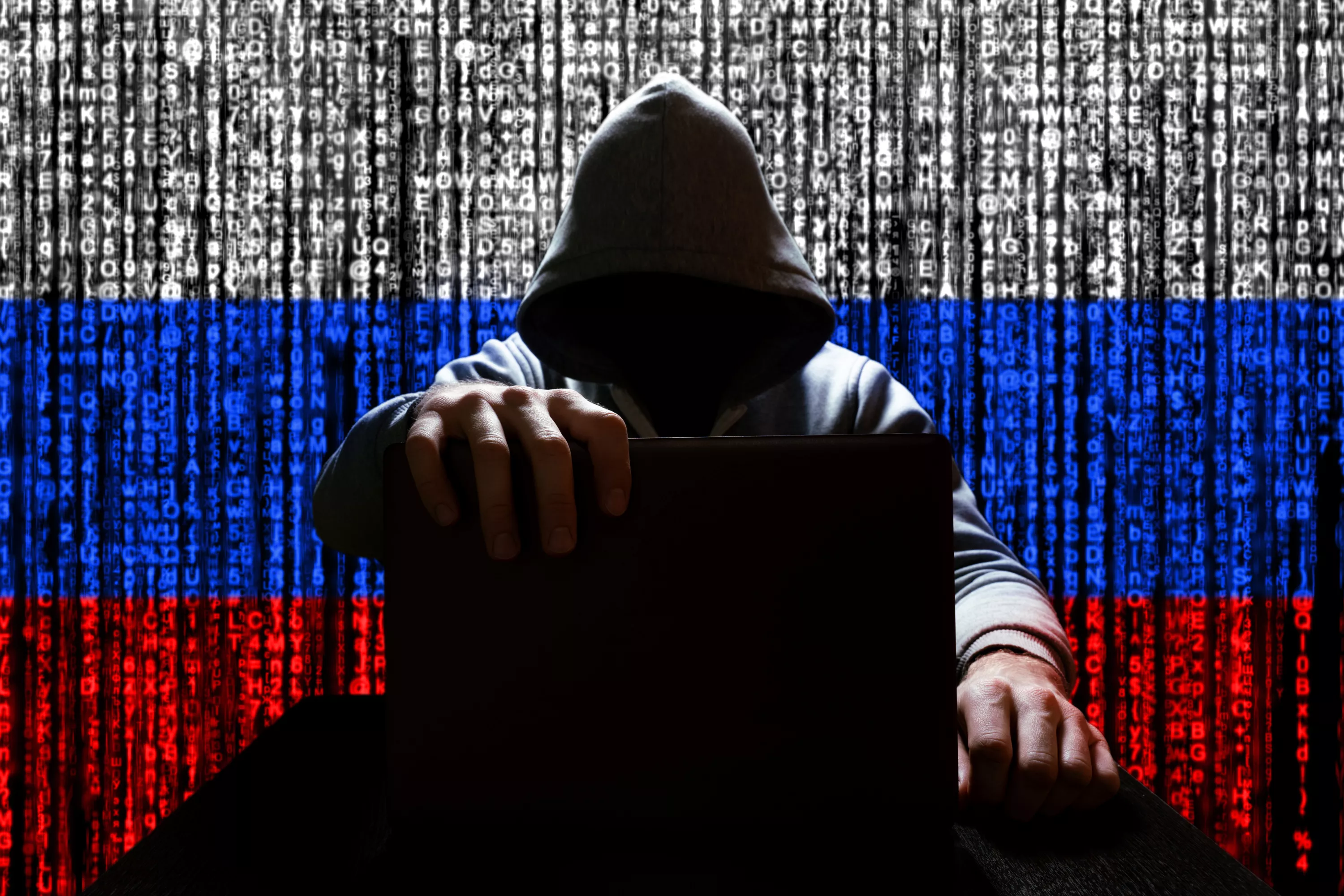 Médias factices, faux reportages, comptes fantômes : Storm-1516 et Matriochka, ces usines russes à mensonges qui s’attaquent aux politiques français