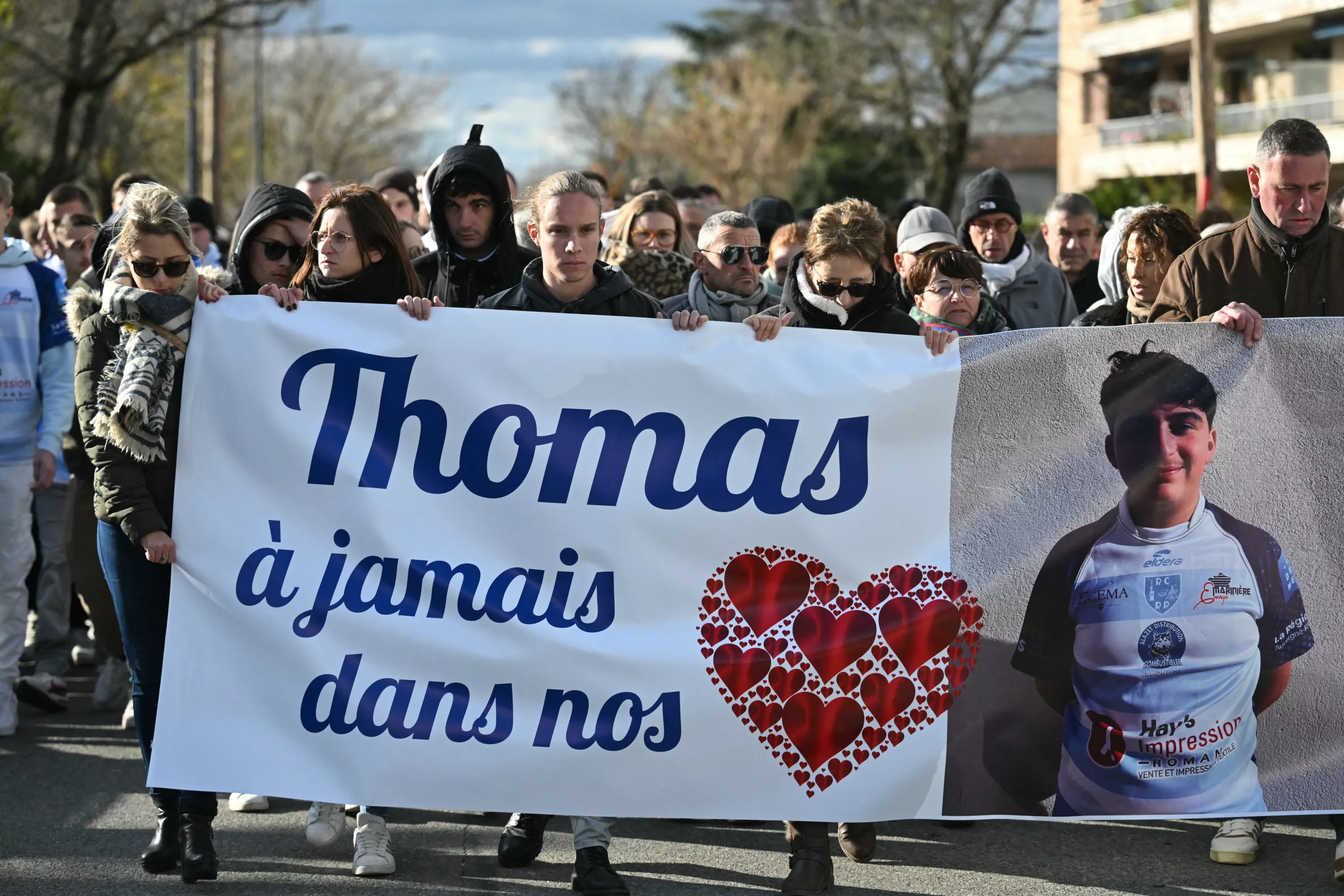 Meurtre de Thomas à Crépol : le parquet de Valence conteste la circonstance aggravante de racisme pourtant retenue par les juges d’instruction