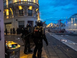 Mobilisation du 17 octobre : les heurts se poursuivent sur la Comédie, magasins pillés à Montpellier dans une ambiance chaotique, suivez la manifestation en direct