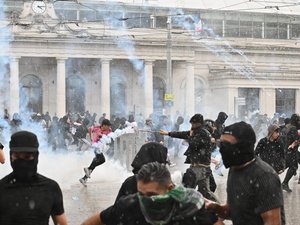Mobilisation du 17 octobre : la vitrine du Monoprix explosée, jusqu’à 35 000 personnes à Montpellier, suivez la manifestation en direct