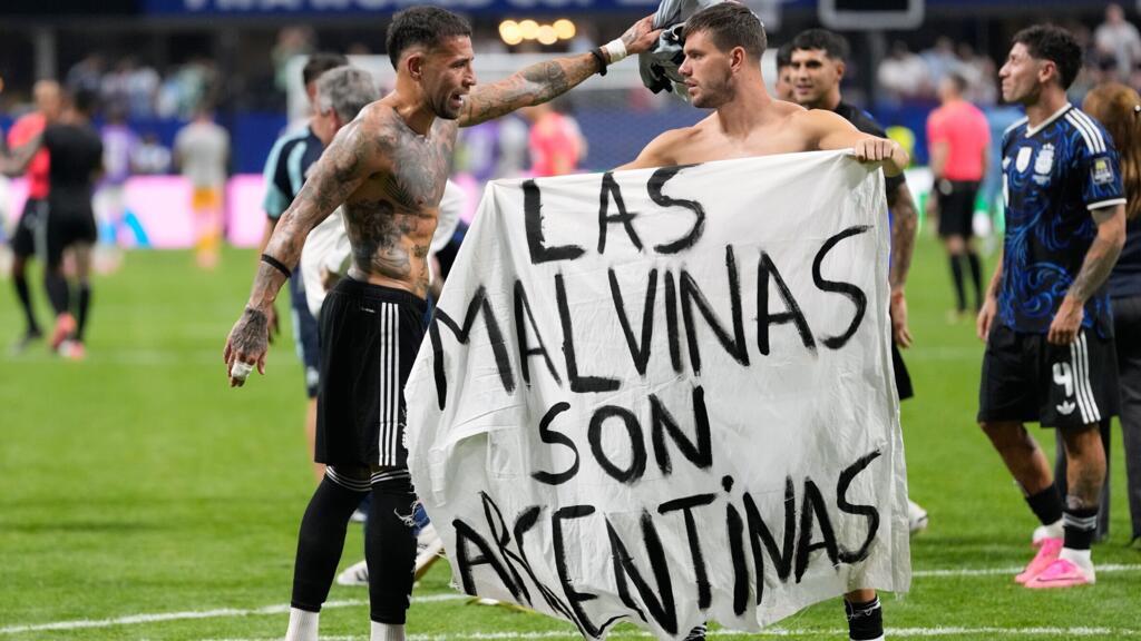 Mondial 2026: pourquoi la banderole des joueurs argentins sur les Malouines fait polémique