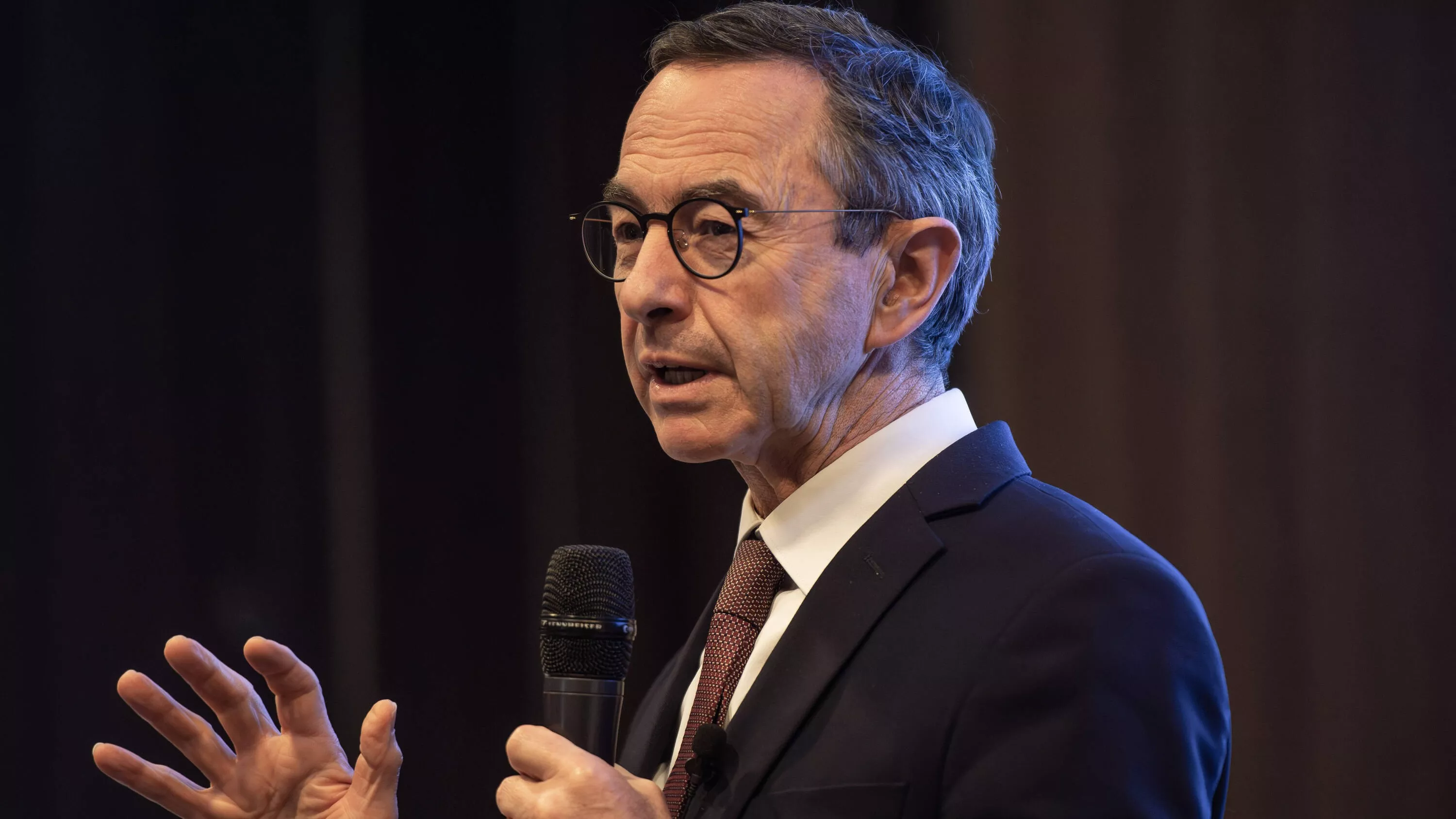 « Montrer ses tripes » : Bruno Retailleau, un premier grand meeting au Parc floral pour tenter de faire éclore sa candidature