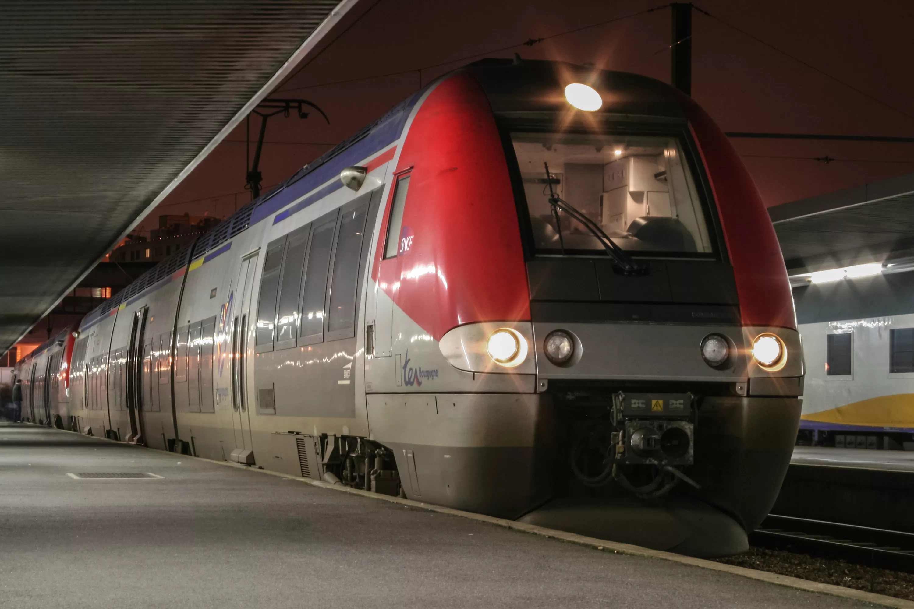 «Morceau de rail sur les voies» : la piste d’un acte malveillant est privilégiée après le déraillement d’un TER en Seine-Maritime