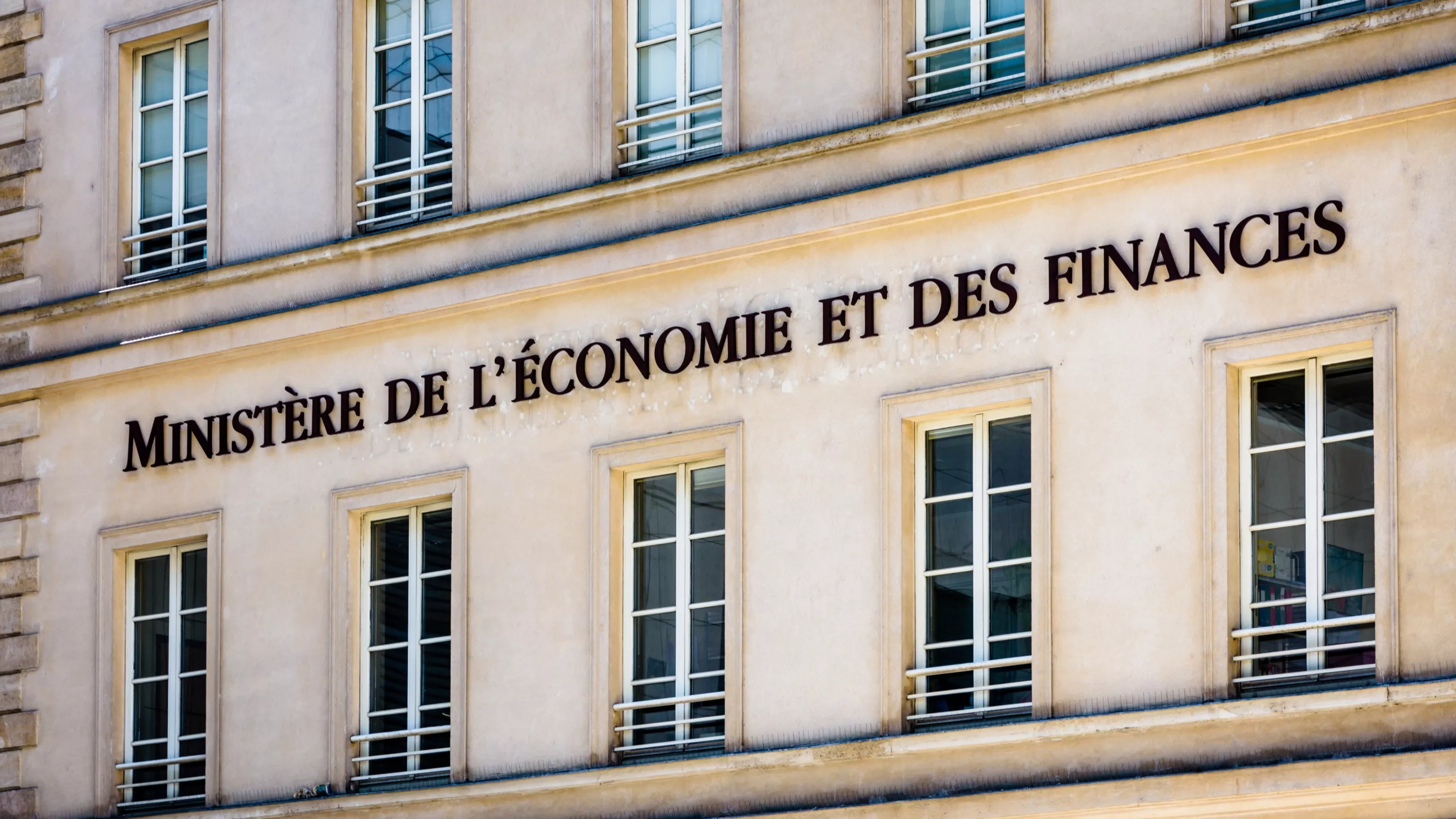 Niches fiscales, dépenses sociales, « année blanche »… Les idées explosives pour faire des économies en 2027