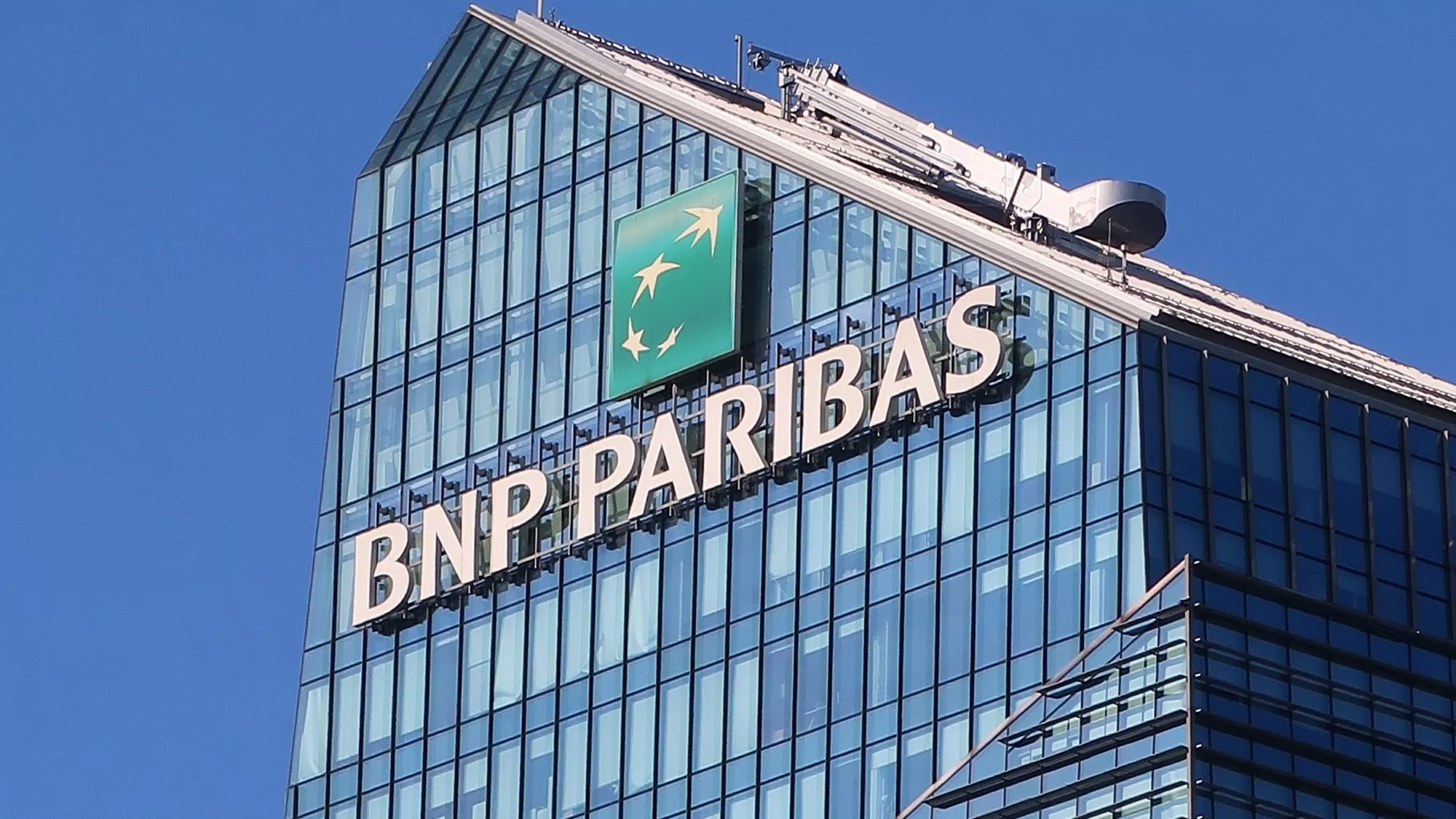« Nous avons beaucoup de rendez-vous » : pour la première fois, les banques françaises seront présentes au grand salon de l’armement